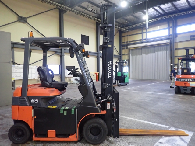Xe nâng điện TOYOTA 8FB20 nâng cao 4500mm