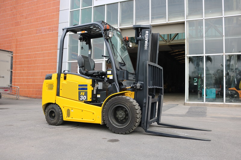 Xe nâng điện Komatsu 3.0 tấn