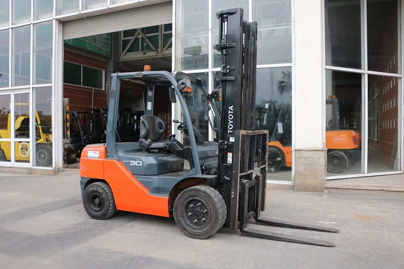 Xe nâng hàng thương hiệu Toyota 