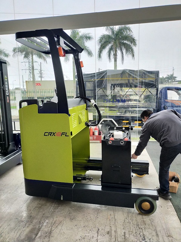 Pin Lithium TFV được lắp đặt trên xe của khách