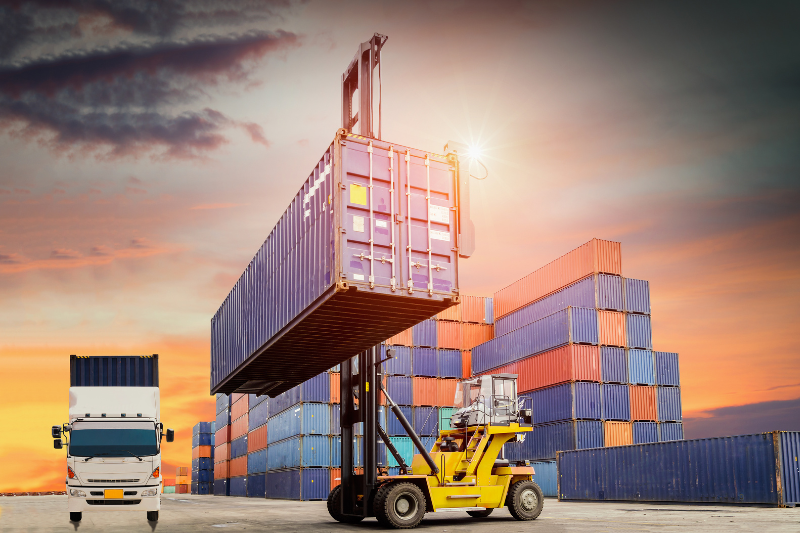 Vai trò của xe nâng trong ngành vận chuyển và logistics