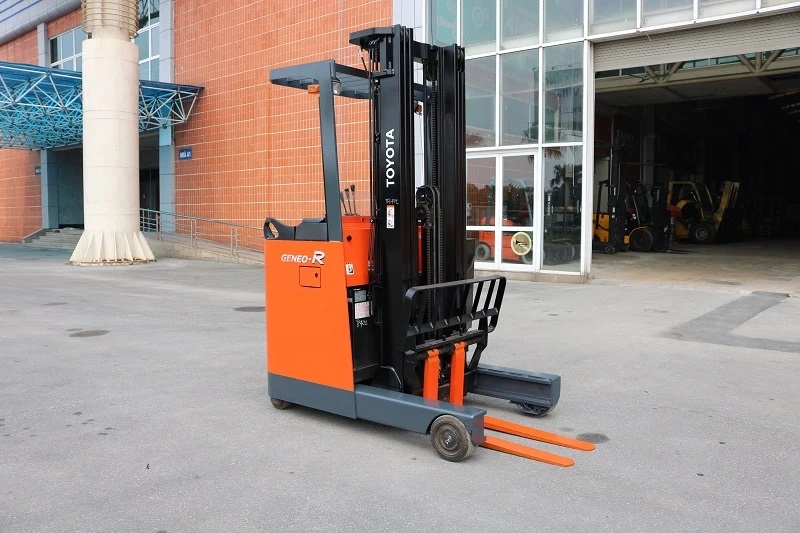 Xe nâng điện Reach truck 1.5 tấn Toyota 7FBR15. Khung FSV5500. Sản xuất 2013.