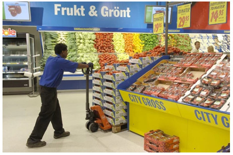 Xe nâng tay trong môi trường ẩm ướt Toyota BT Lifter Wet Spec