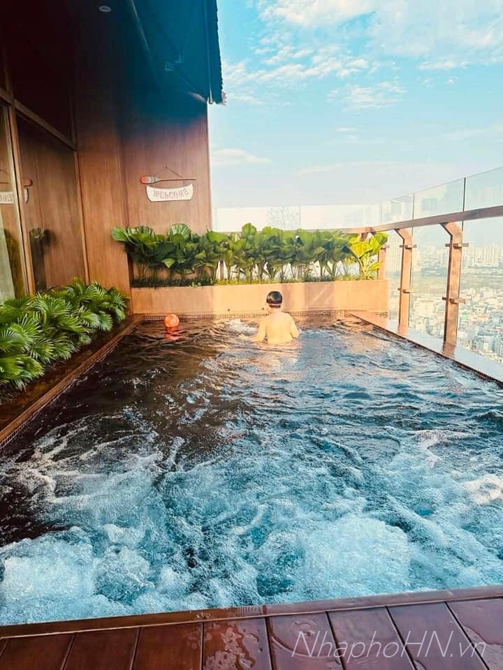 Bể bơi riêng đem đến 1 cuộc sống đầy đủ, riêng biệt