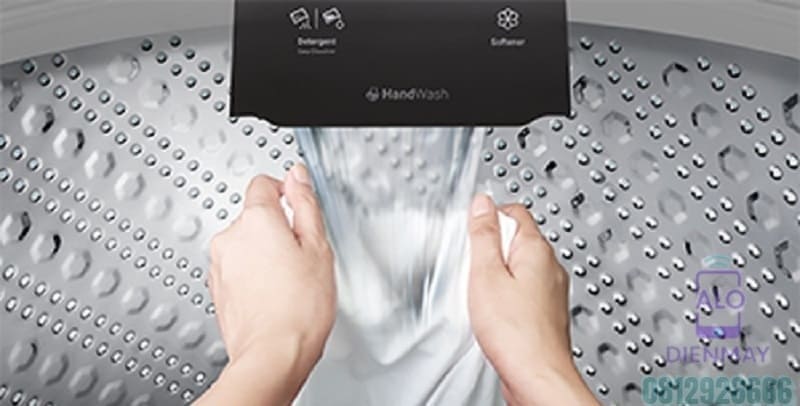 Vòi nước tích hợp hỗ trợ giặt tay tiện lợi trên Hitachi LTL 15MVW0T GG