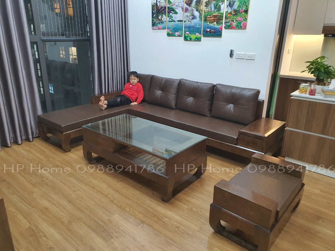 Sofa gỗ chân quỳ đẹp được cập nhật vào năm 2024 với các thiết kế mới nhất, chất lượng đảm bảo và sự đa dạng về màu sắc và kiểu dáng. Sản phẩm này sẽ làm cho không gian phòng khách của bạn trở nên rộng rãi, sang trọng và đẹp mắt hơn. Hãy xem hình ảnh để hiểu rõ hơn về sản phẩm này.