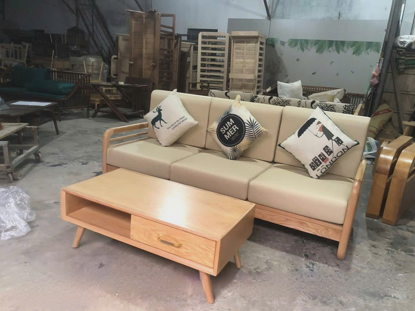 Sofa gỗ sơn màu sáng ( kèm đệm)