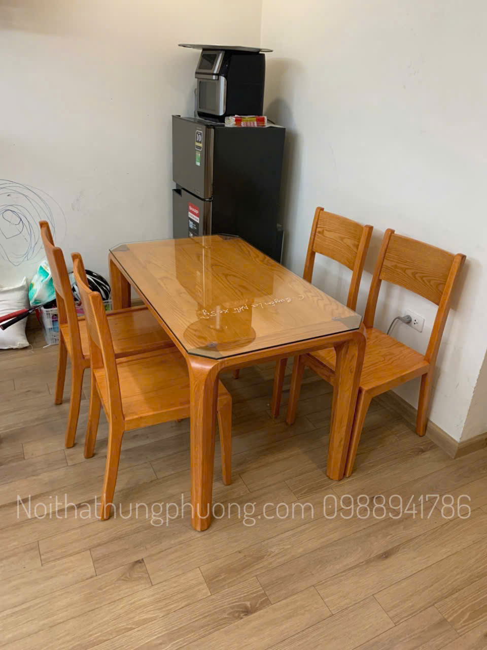 BÀN ĂN 4 GHẾ 1 LÁ SƠN MÀU SÁNG