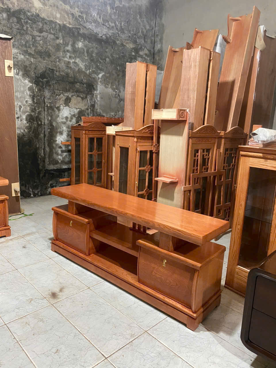 Kệ tivi cánh cong