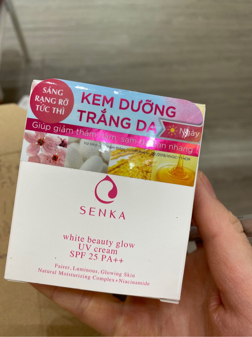 Kem Dưỡng Trắng Da Senka Ban Ngày