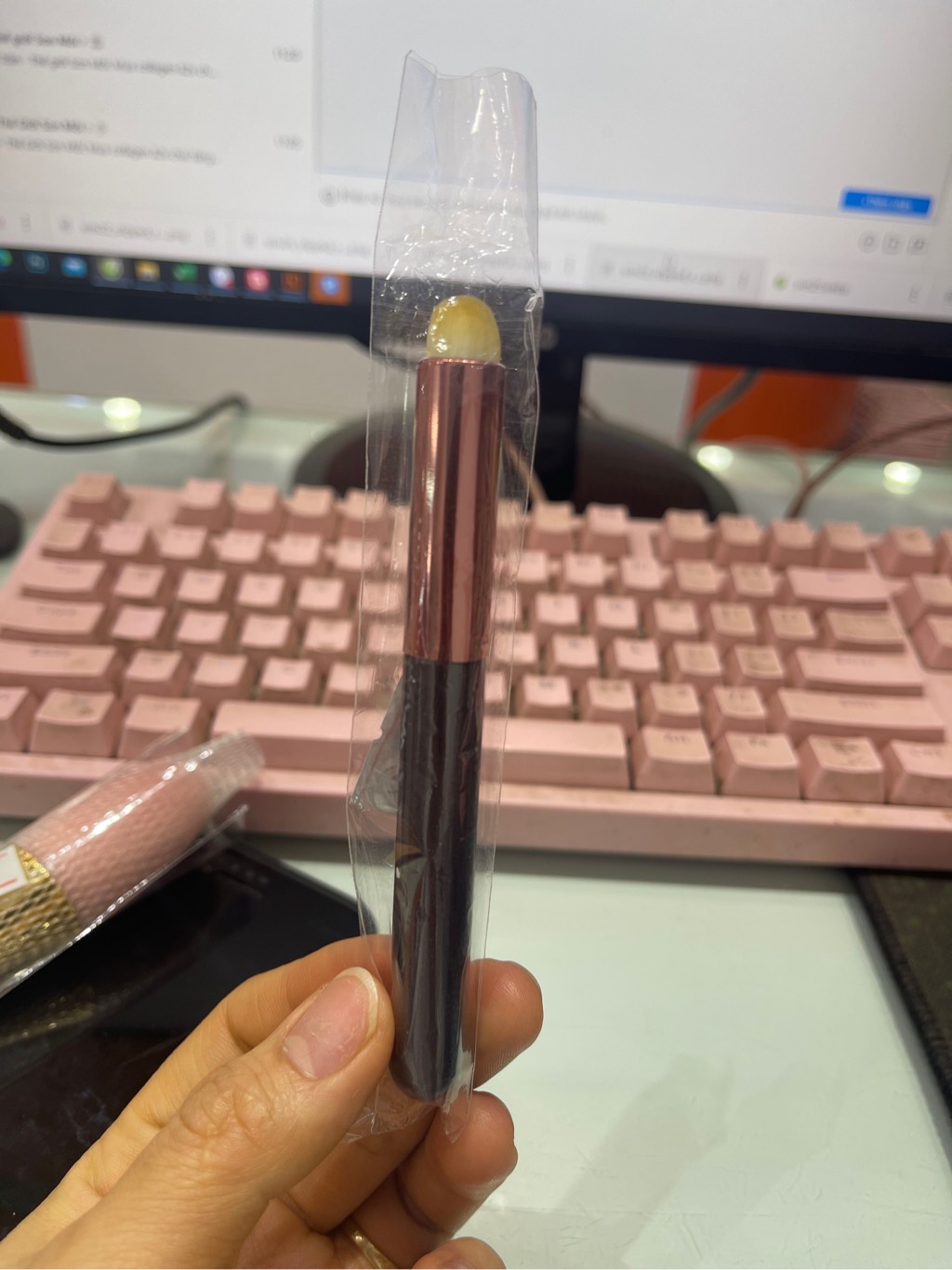 Cọ môi đầu tròn