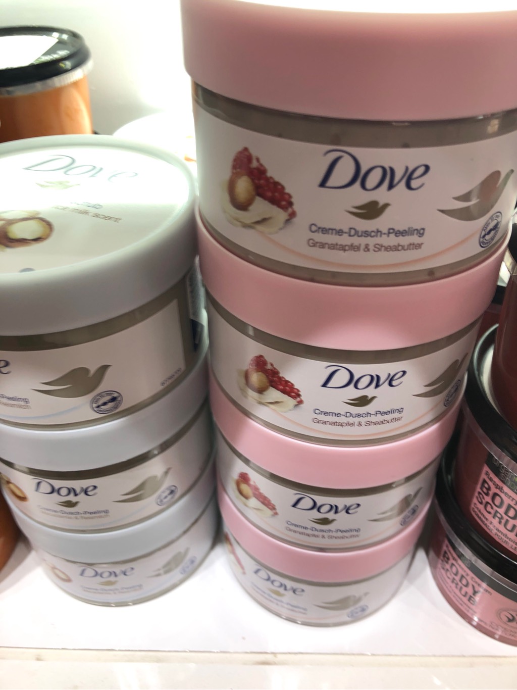Tẩy Da Chết Dove Maca + Gạo