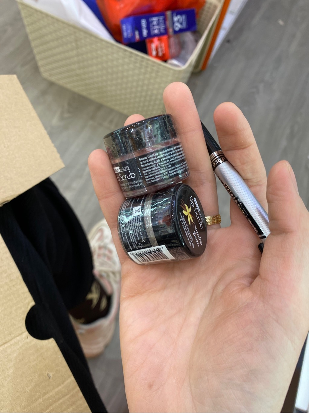 Tẩy Da Chết Môi Hũ Lip Scrub Cherry
