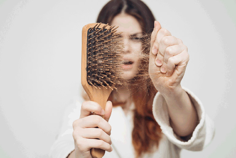 Rụng tóc là do đâu? 