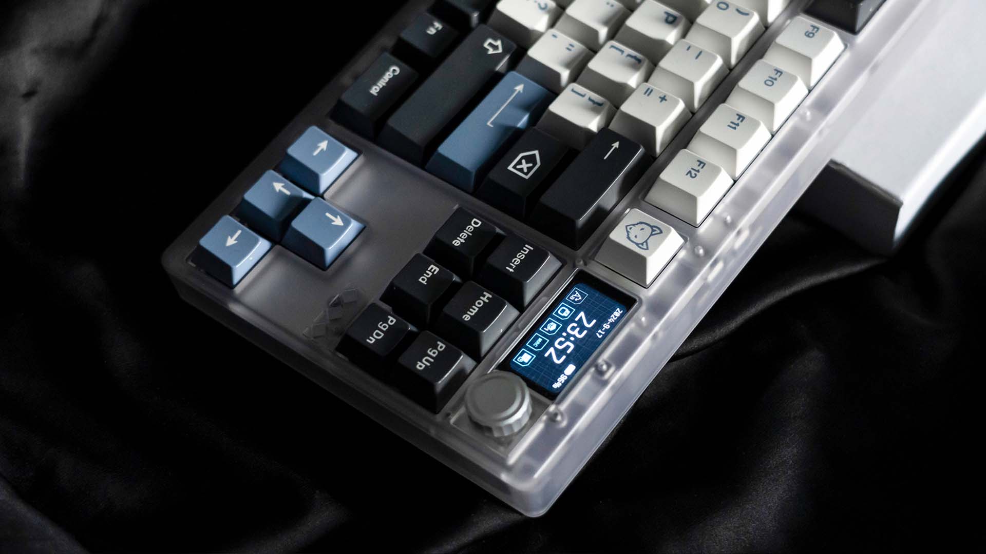 [Extra GB] Zoom TKL DYNA -  Frosted Clear