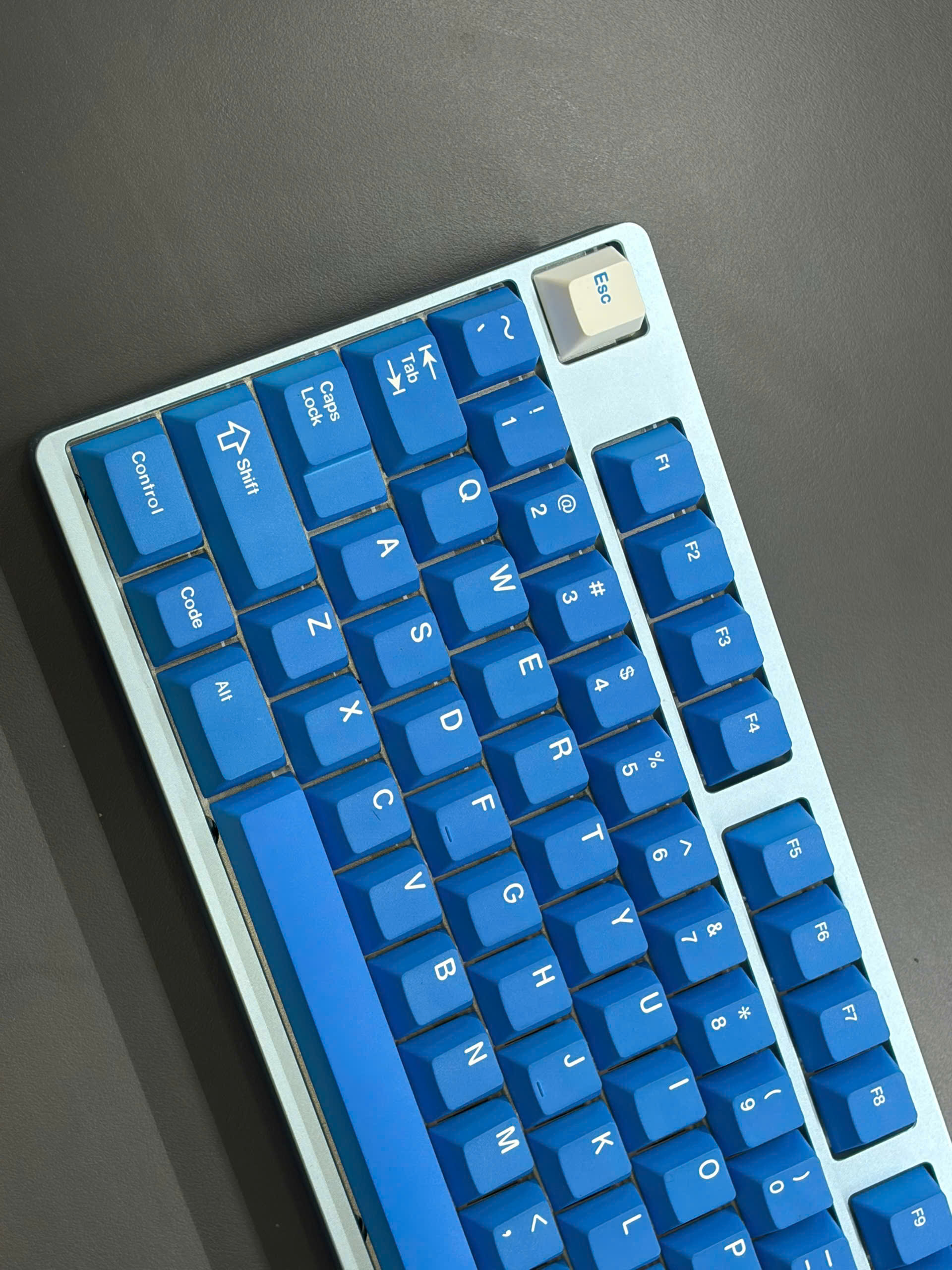 [Prebuilt by Sói] Molly80 Keyboard Kit - Anod Blue WK - Logo - Tạ hoa văn - KC Walker Soju - Gateron Strawberry Smoothie
