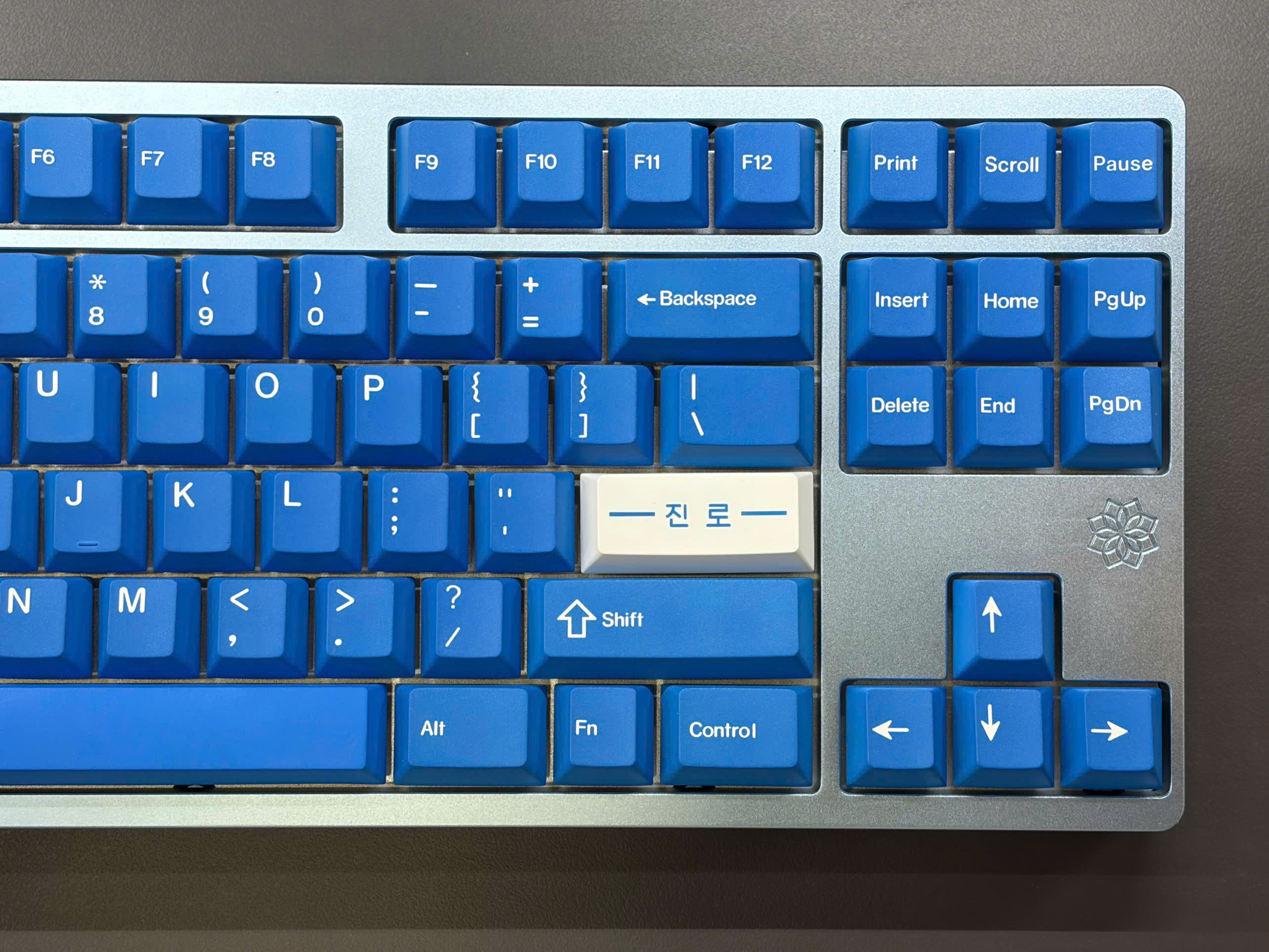 [Prebuilt by Sói] Molly80 Keyboard Kit - Anod Blue WK - Logo - Tạ hoa văn - KC Walker Soju - Gateron Strawberry Smoothie