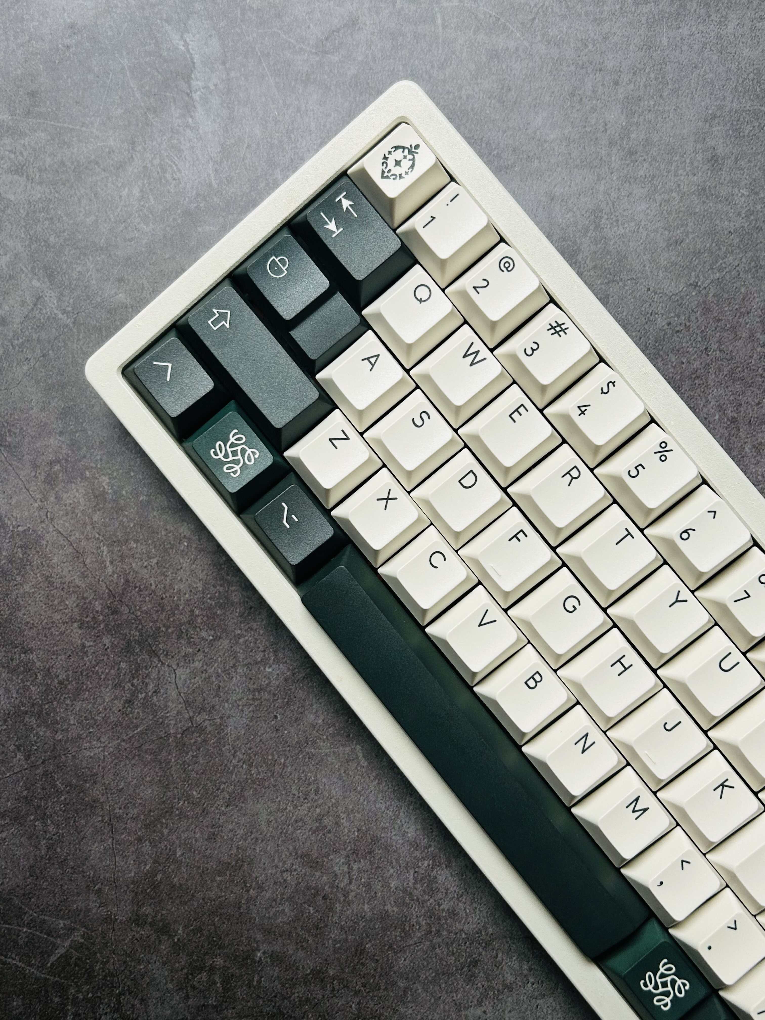 [In Stock] Keycap Walker Emma Cherry PBT Dyesub