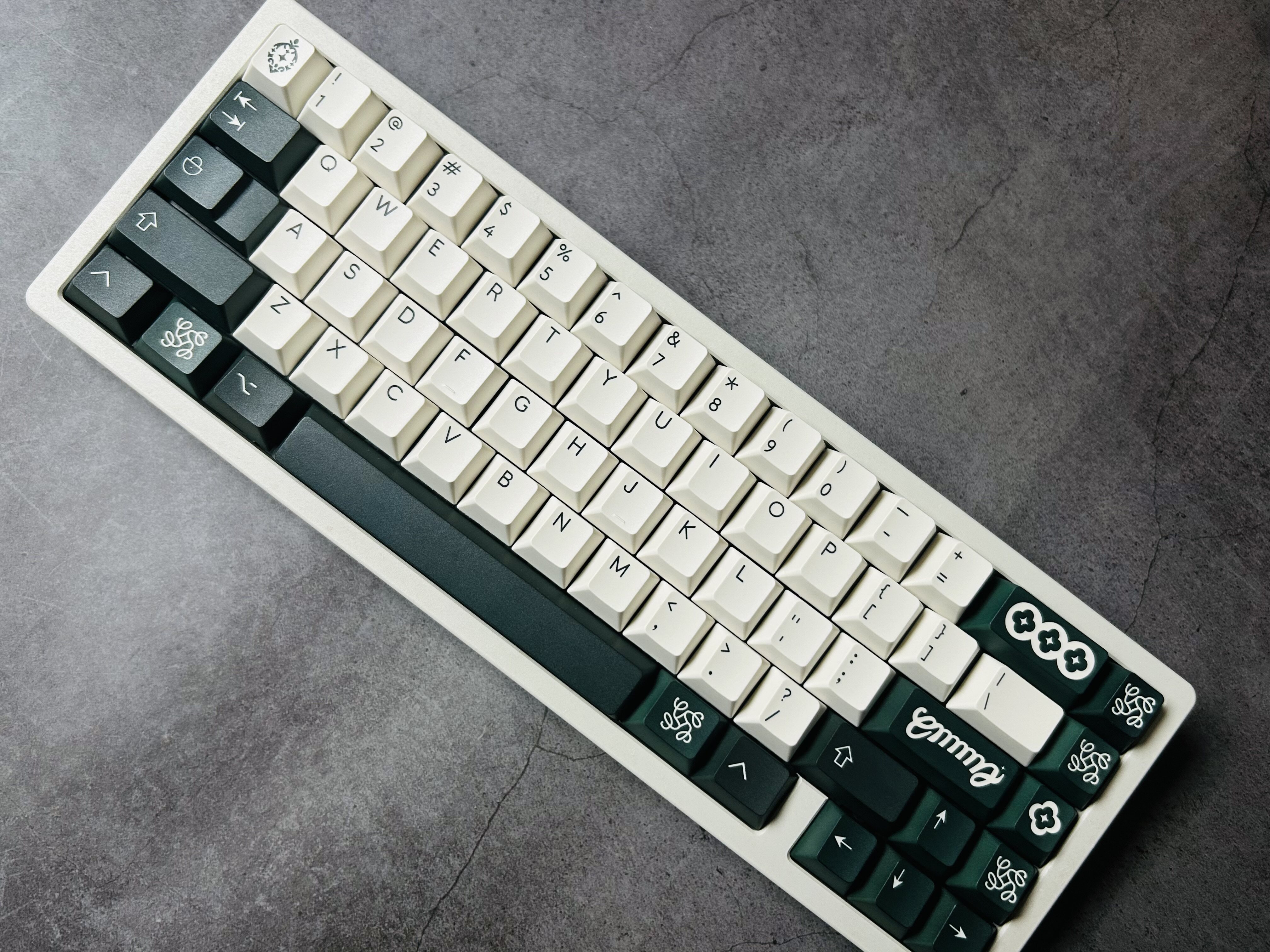 [In Stock] Keycap Walker Emma Cherry PBT Dyesub