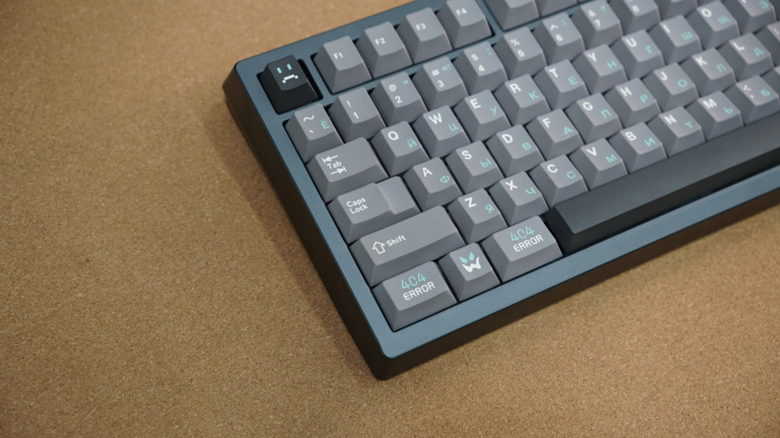 [Prebuilt by Sói] Zoom75 Tiga Gunmetal Gray - Sw Neo Oat - Keycap Aifei Error 404