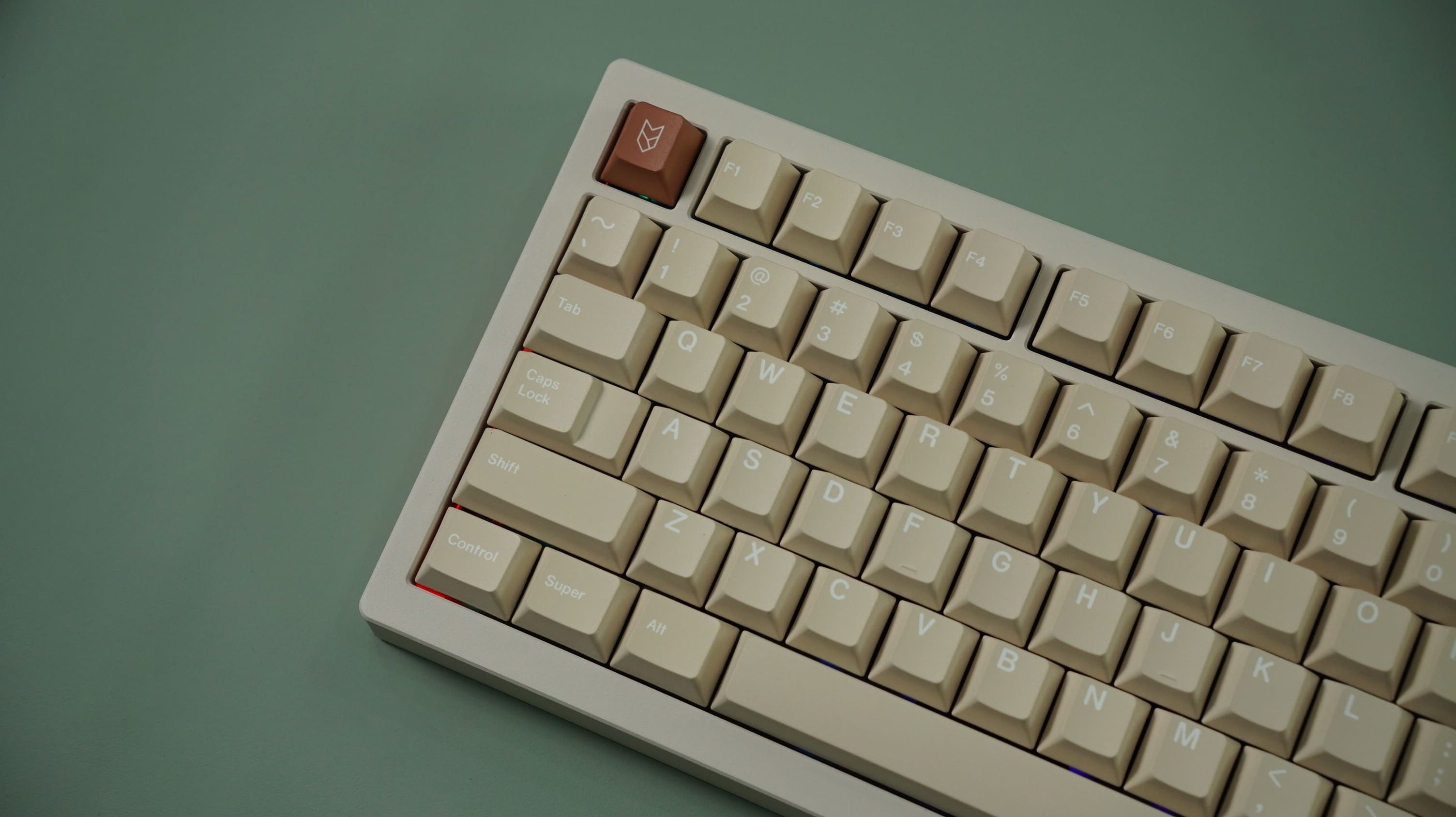 [Prebuilt by Sói] Zoom98 EE Milk Tea - WS Red - Walker Cherry Modern Stone PBT Dyesub