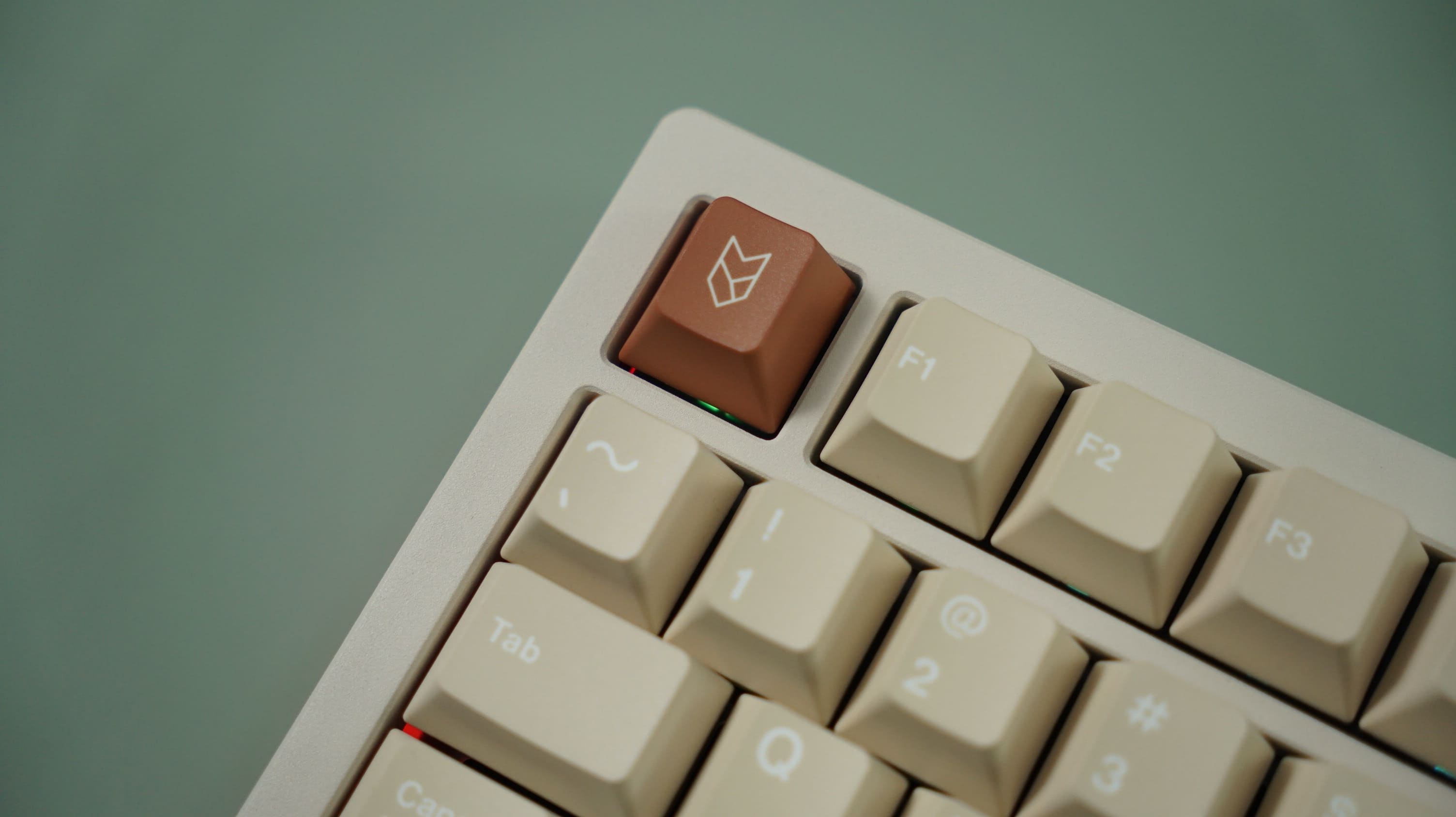 [Prebuilt by Sói] Zoom98 EE Milk Tea - WS Red - Walker Cherry Modern Stone PBT Dyesub