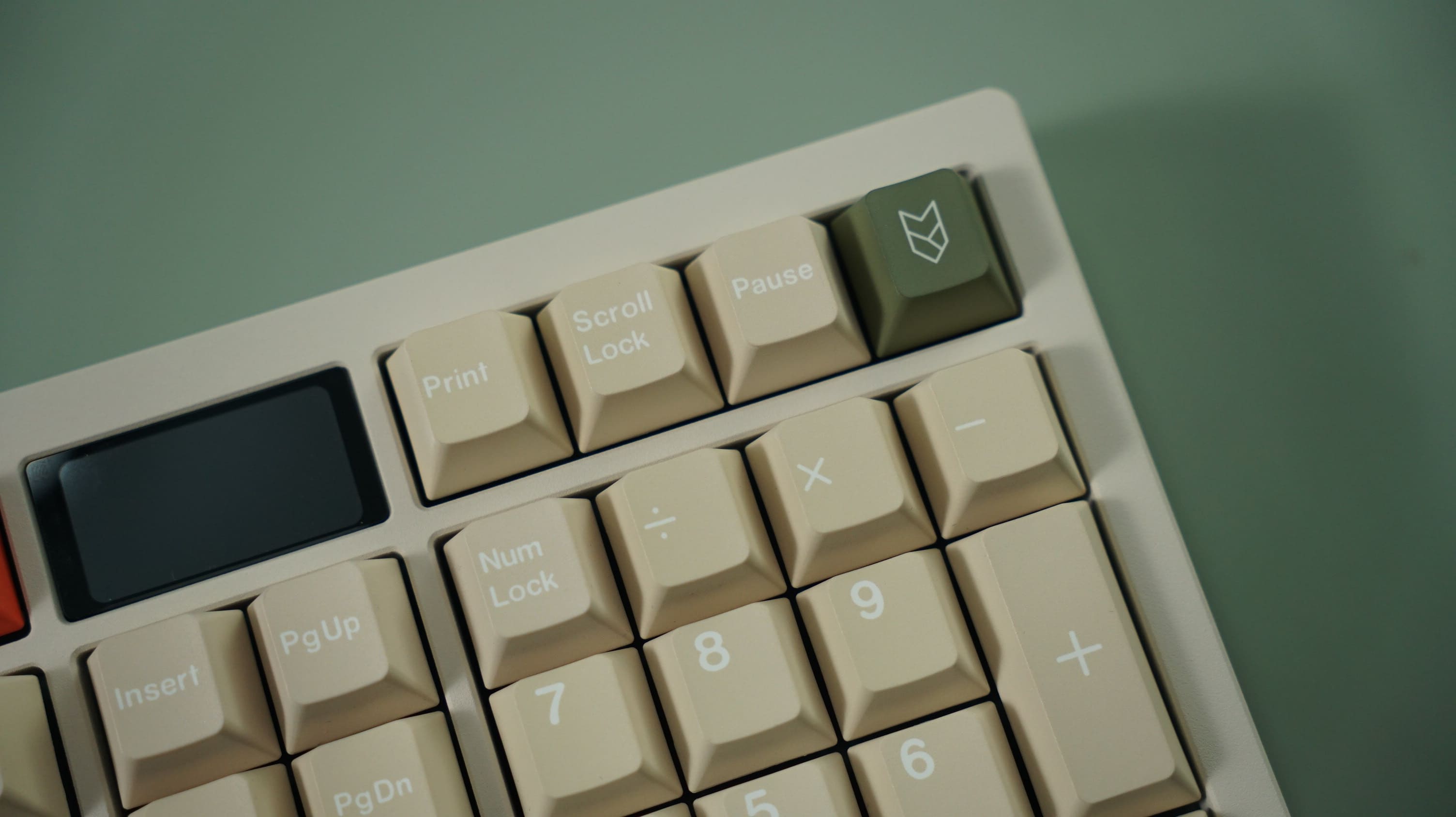 [Prebuilt by Sói] Zoom98 EE Milk Tea - WS Red - Walker Cherry Modern Stone PBT Dyesub