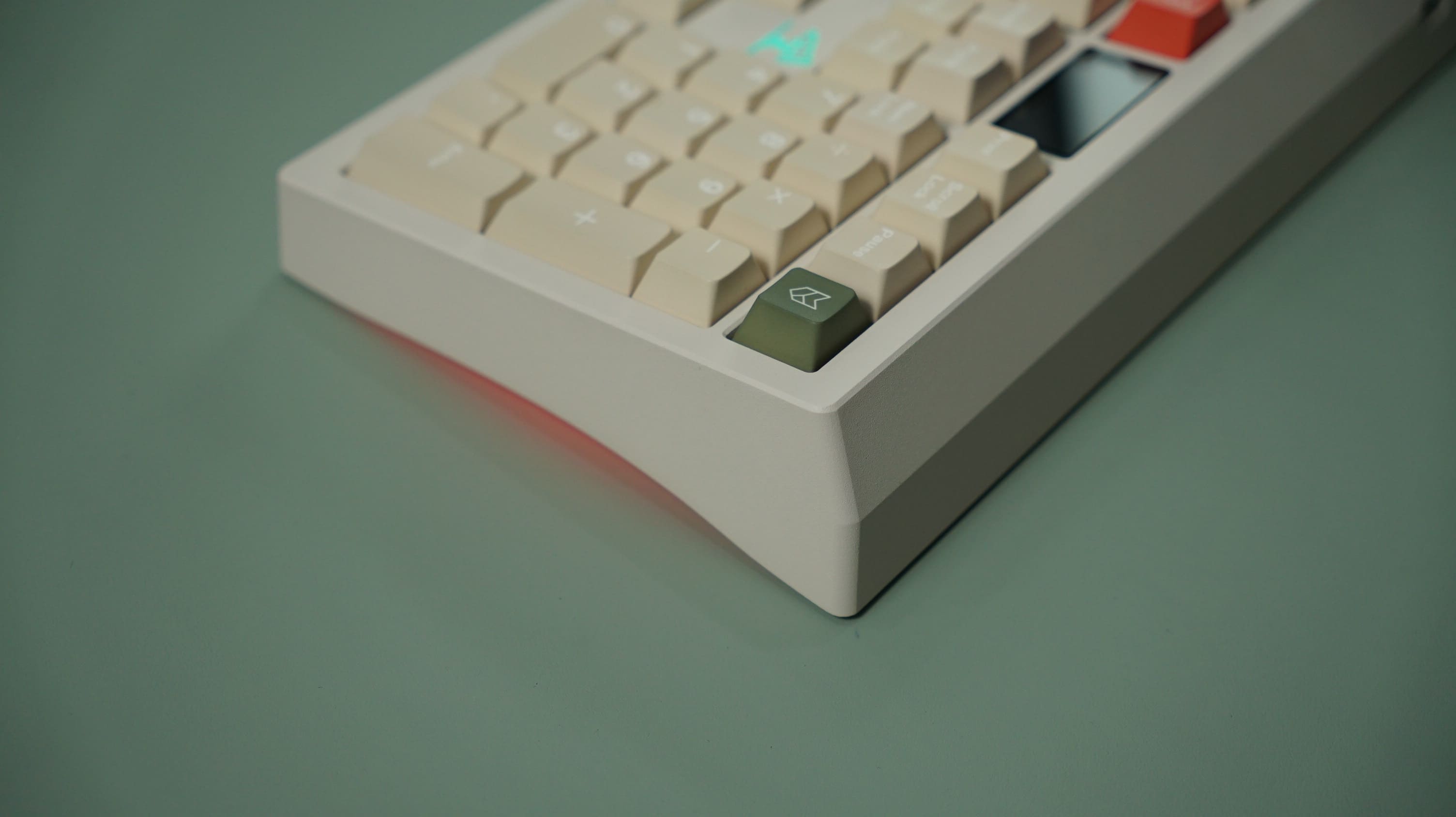 [Prebuilt by Sói] Zoom98 EE Milk Tea - WS Red - Walker Cherry Modern Stone PBT Dyesub