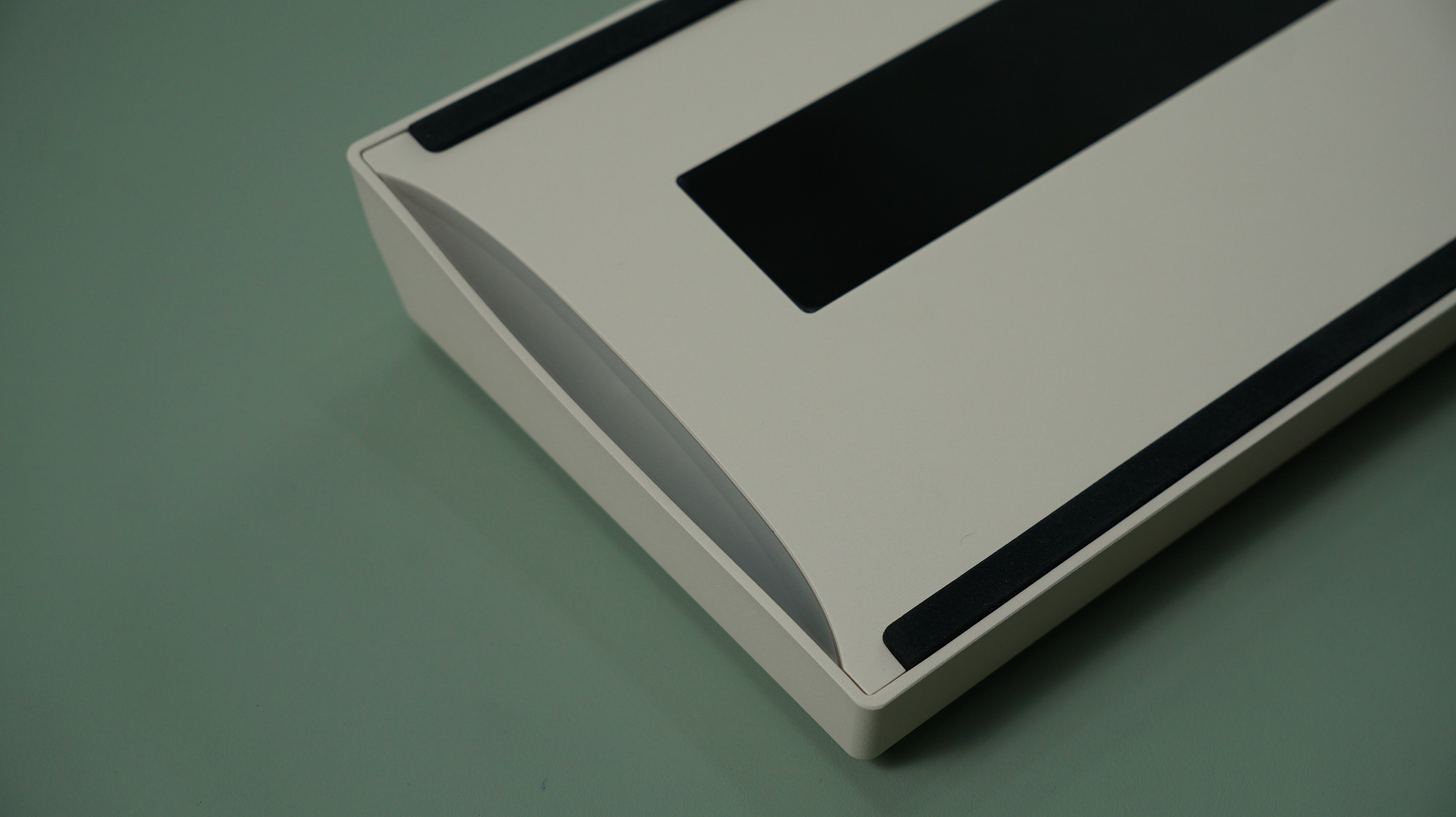 [Prebuilt by Sói] Zoom98 EE Milk Tea - WS Red - Walker Cherry Modern Stone PBT Dyesub