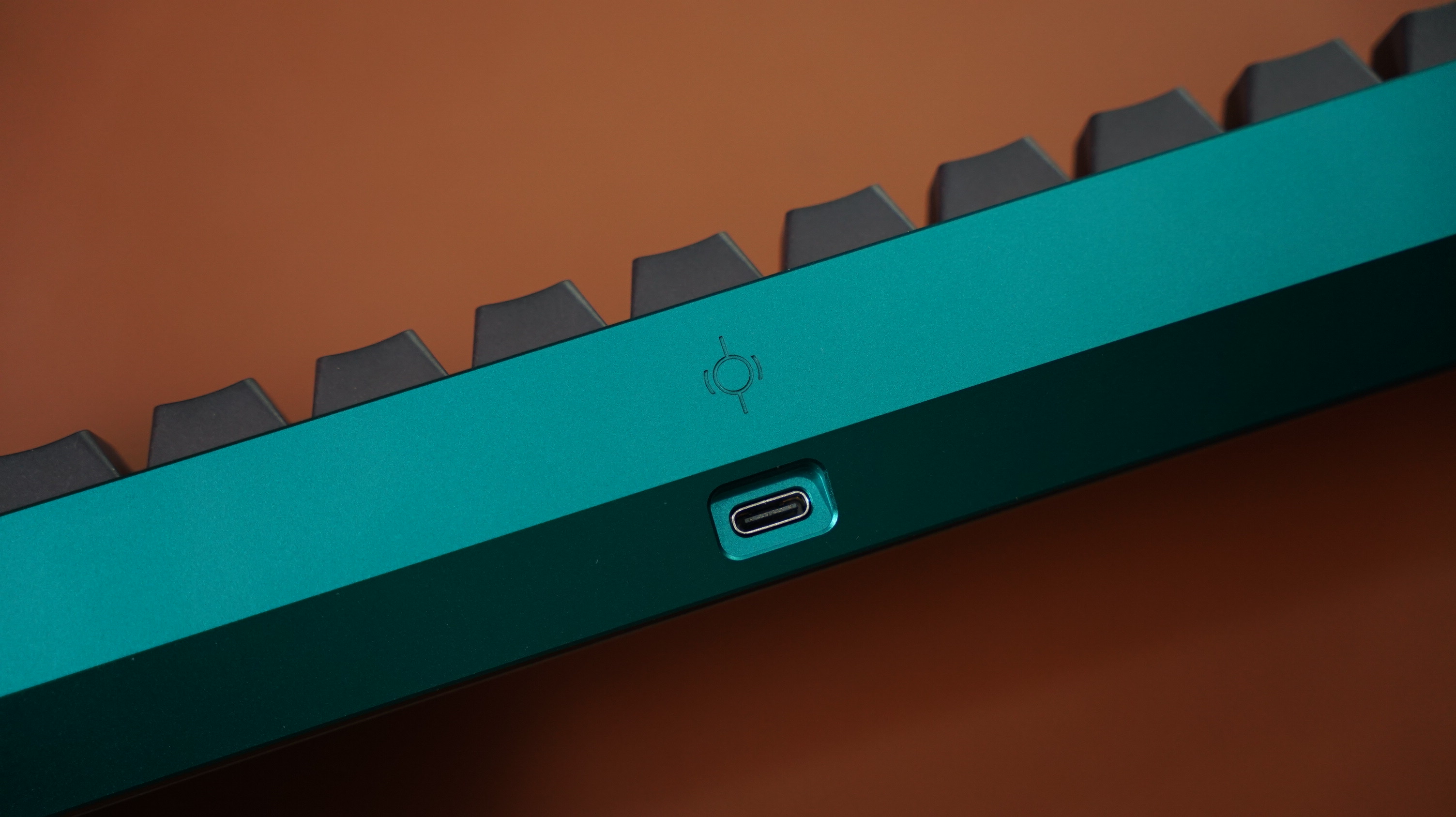 [Prebuilt by Sói] Neo60 Core Anod Teal - Tạ Mirror Dusk - 3 Mode HS PCB - Switch Bsun Taichi - Keycap Retro Dark PBT