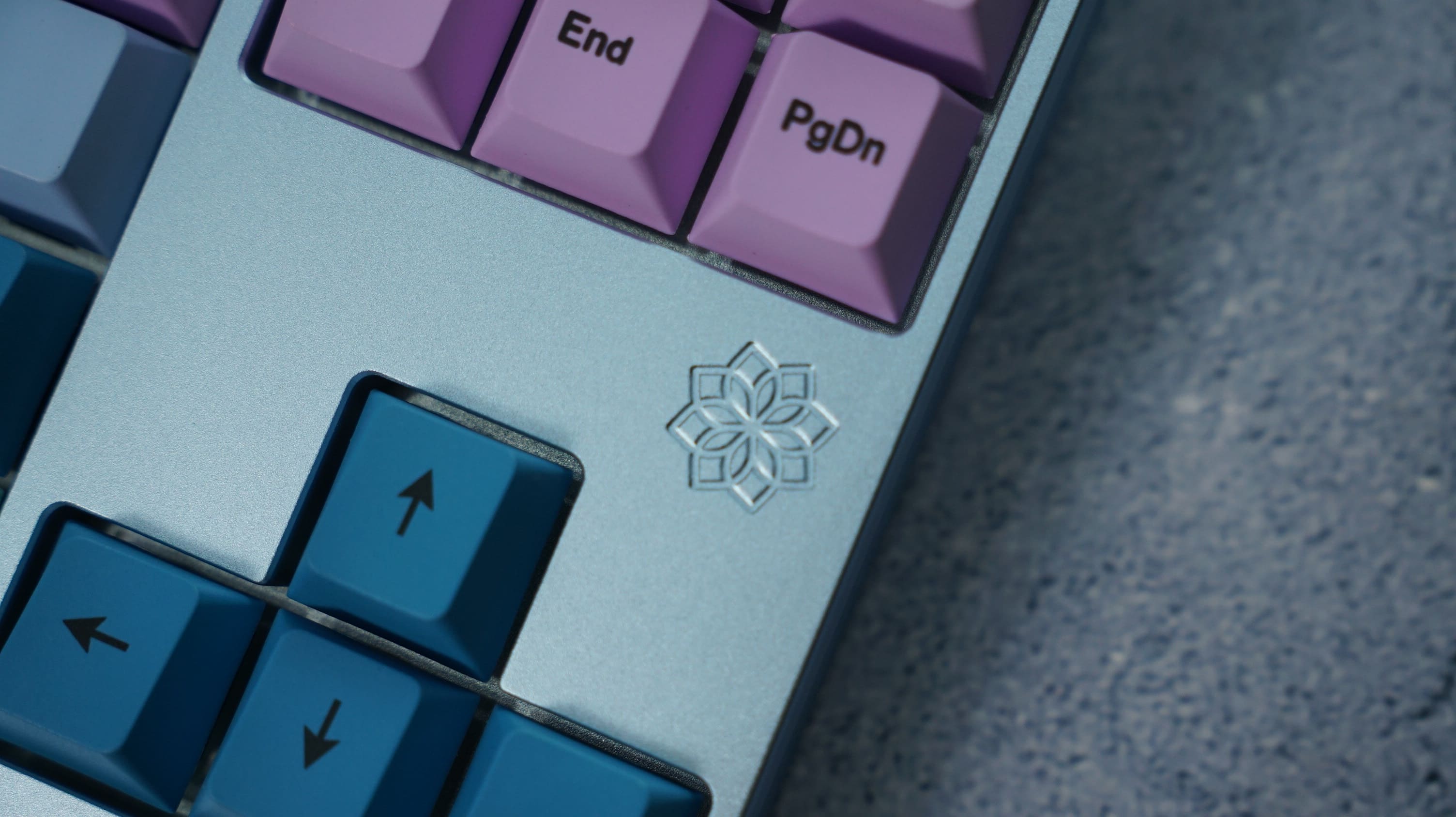 [Prebuilt by Sói] Molly80 Anod Blue - WK- Switch Neo Azure Linear - Keycap Cherry Fairy Gradient R2