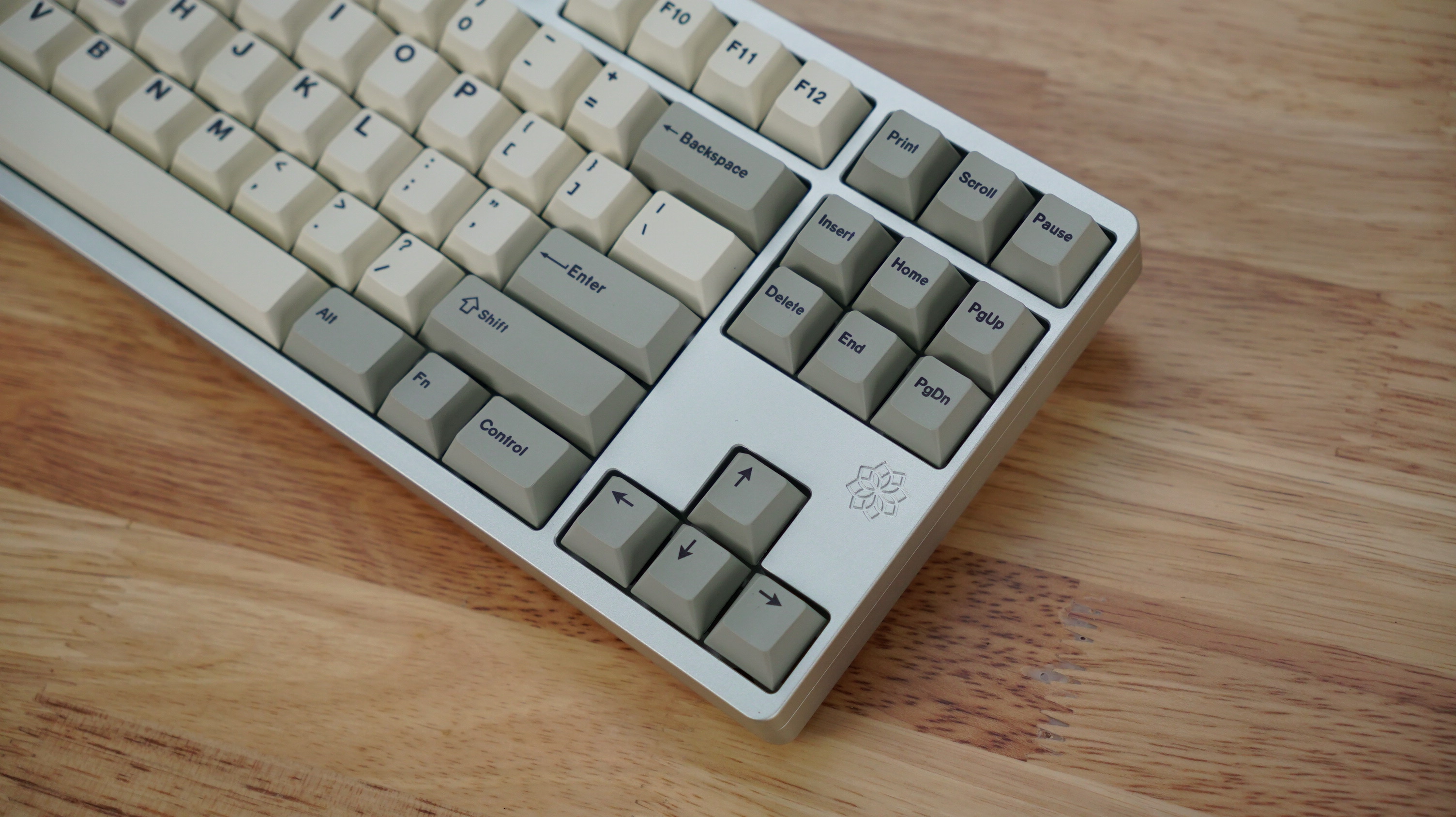 [Prebuilt by Sói] Molly80 Silver - Switch BSUN Taichi - Keycap Mintcaps Retro100