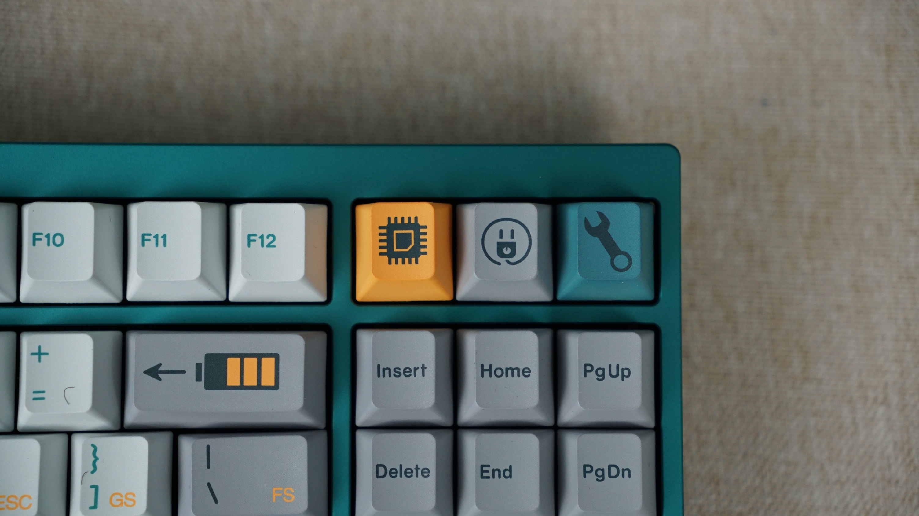 [Prebuilt by Sói] Cycle 8 Peacock - Switch Kailh BCP - Keycap Walker Cherry Retro Revolution