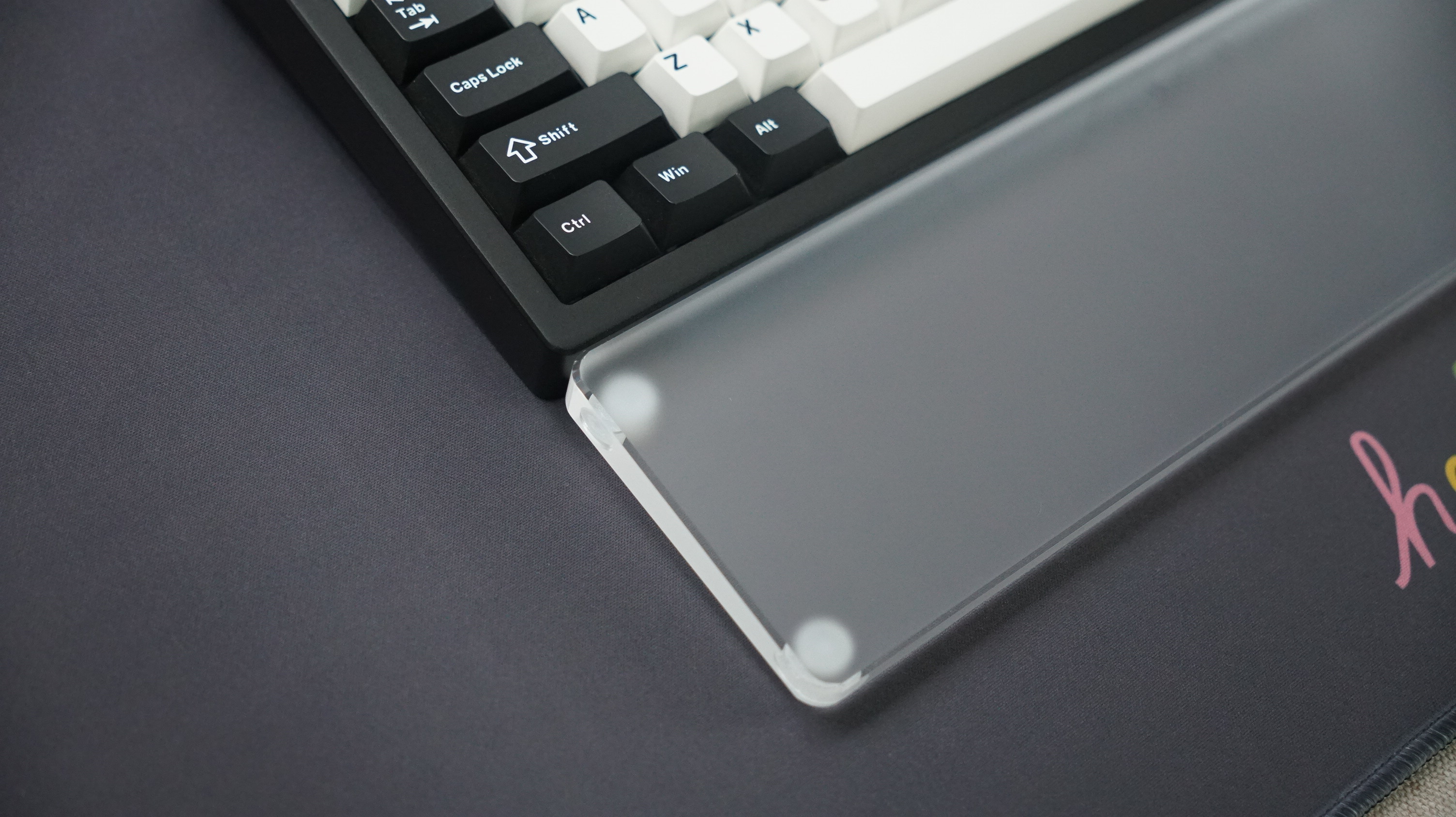 [In Stock] Kê tay Acrylic trong mờ tản led