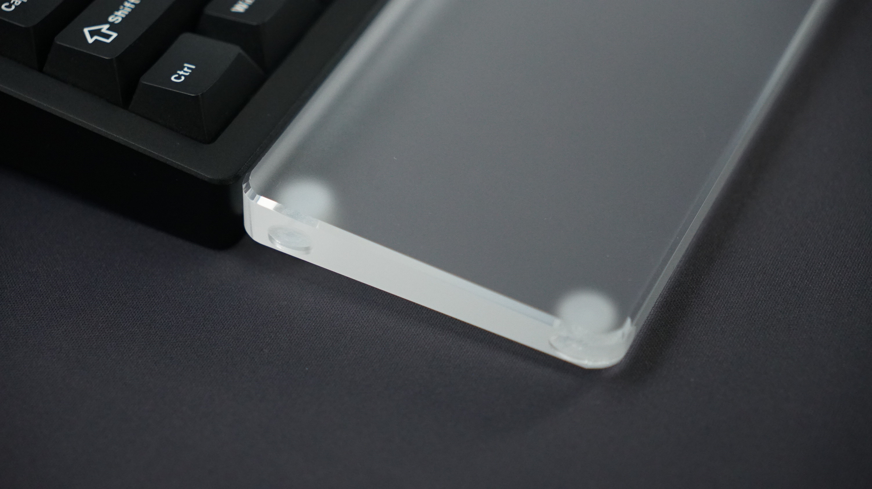 [In Stock] Kê tay Acrylic trong mờ tản led