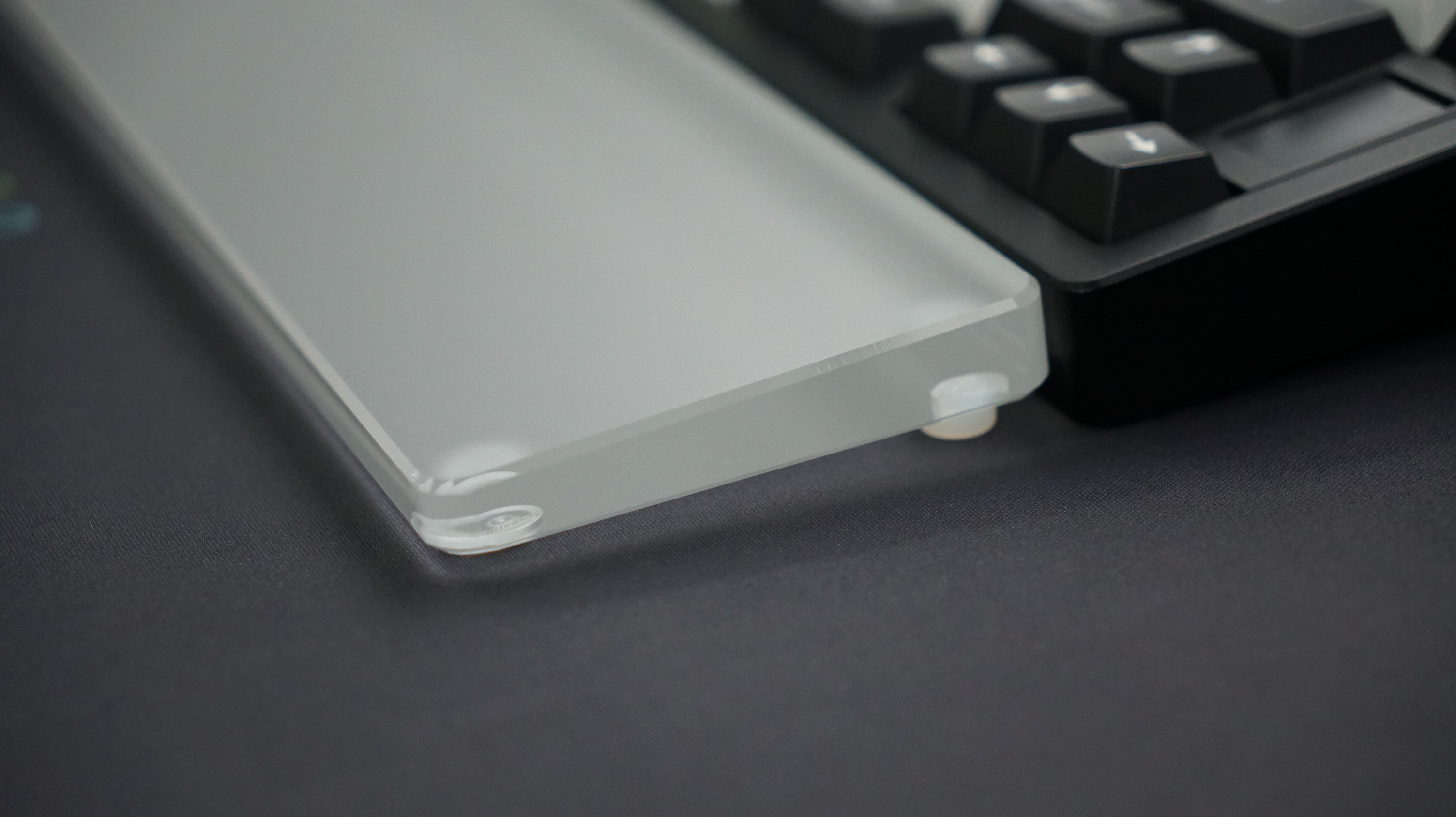 [In Stock] Kê tay Acrylic trong mờ tản led