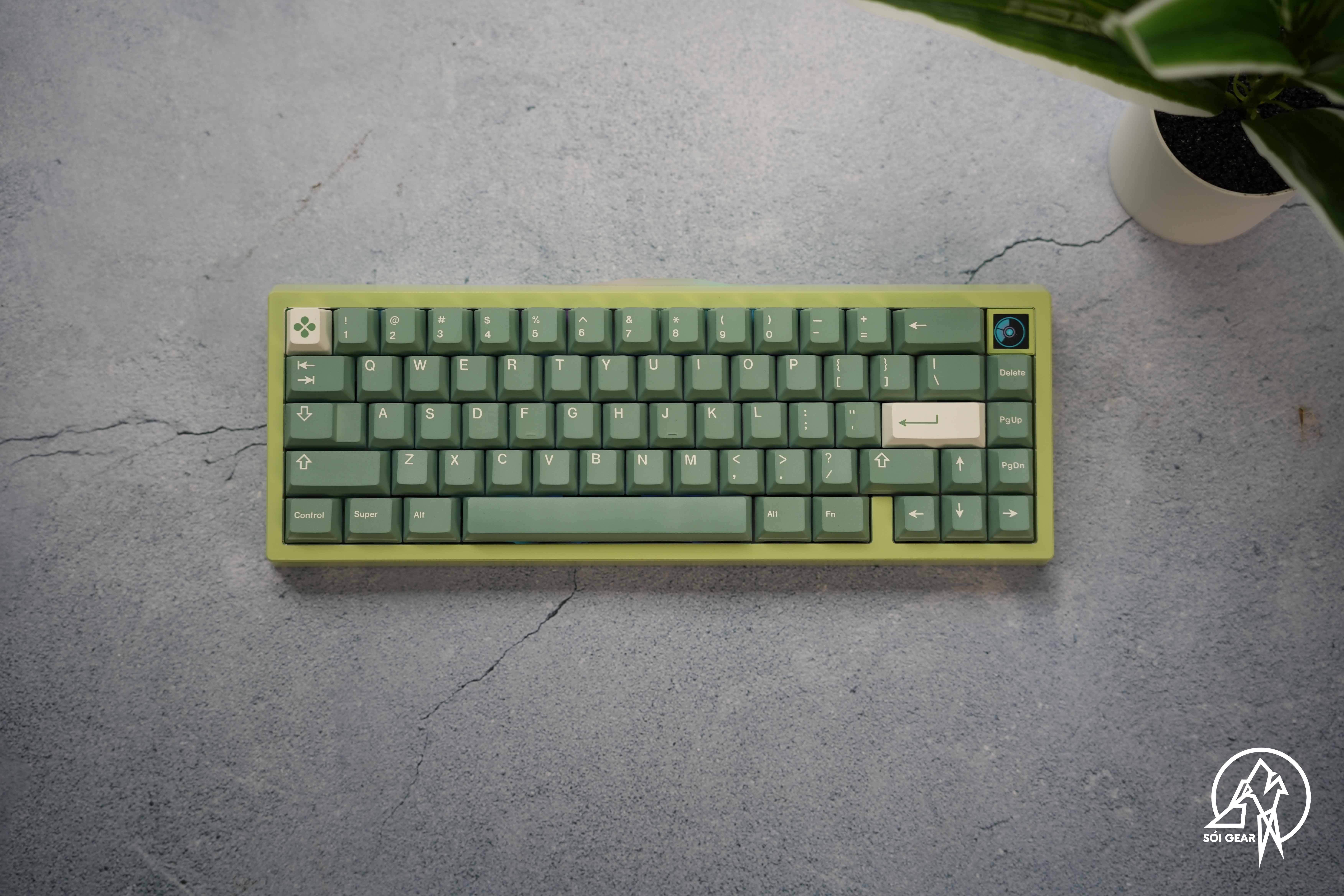 [Prebuilt by Sói] Zoom65 V3 Milky Green - Keygeek MZ Y3X  - GMK CYL Camping R3
