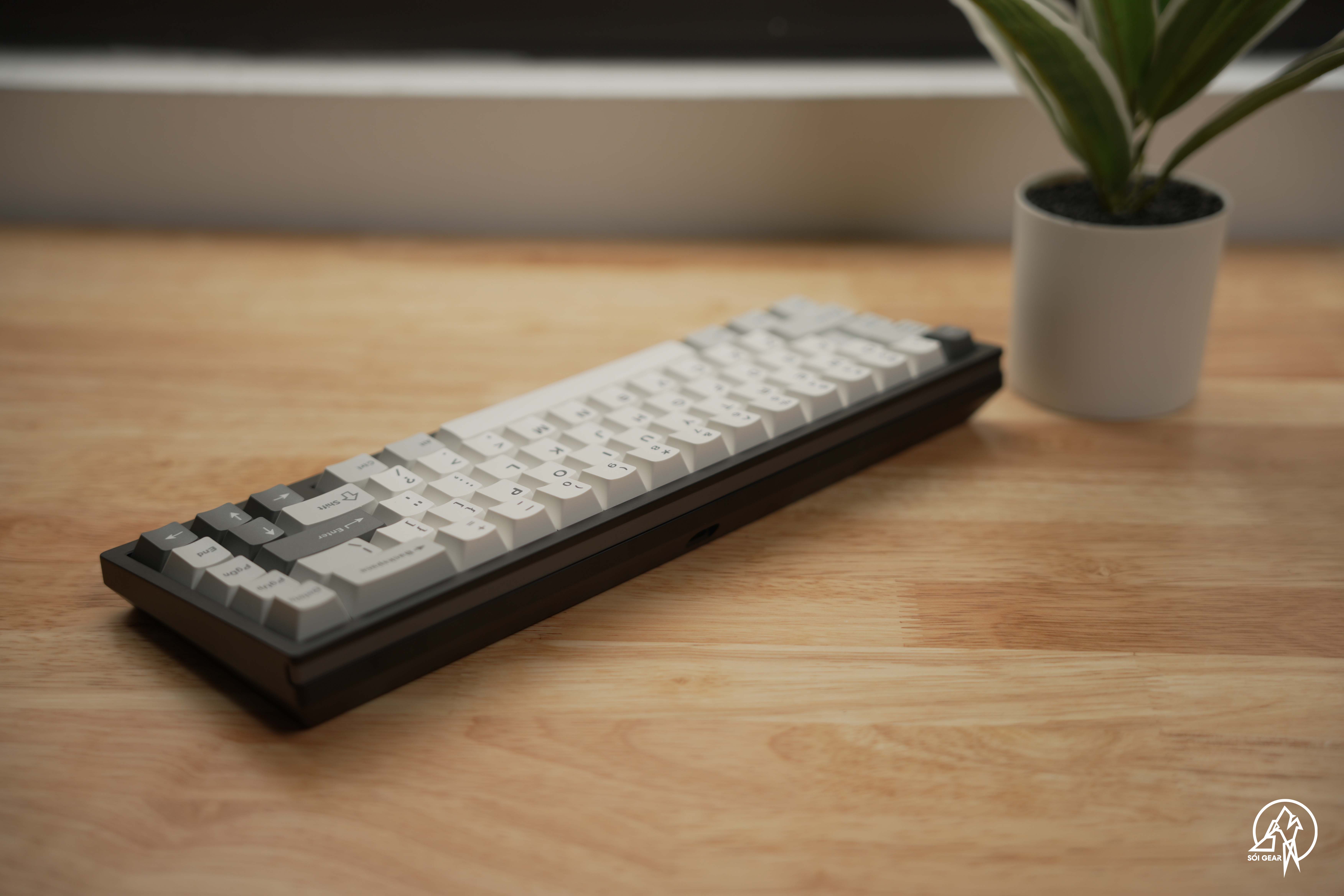 [Prebuilt by Sói] Mode Envoy Chassis Black - Keygeek Full Nylon - WS Gray Skies