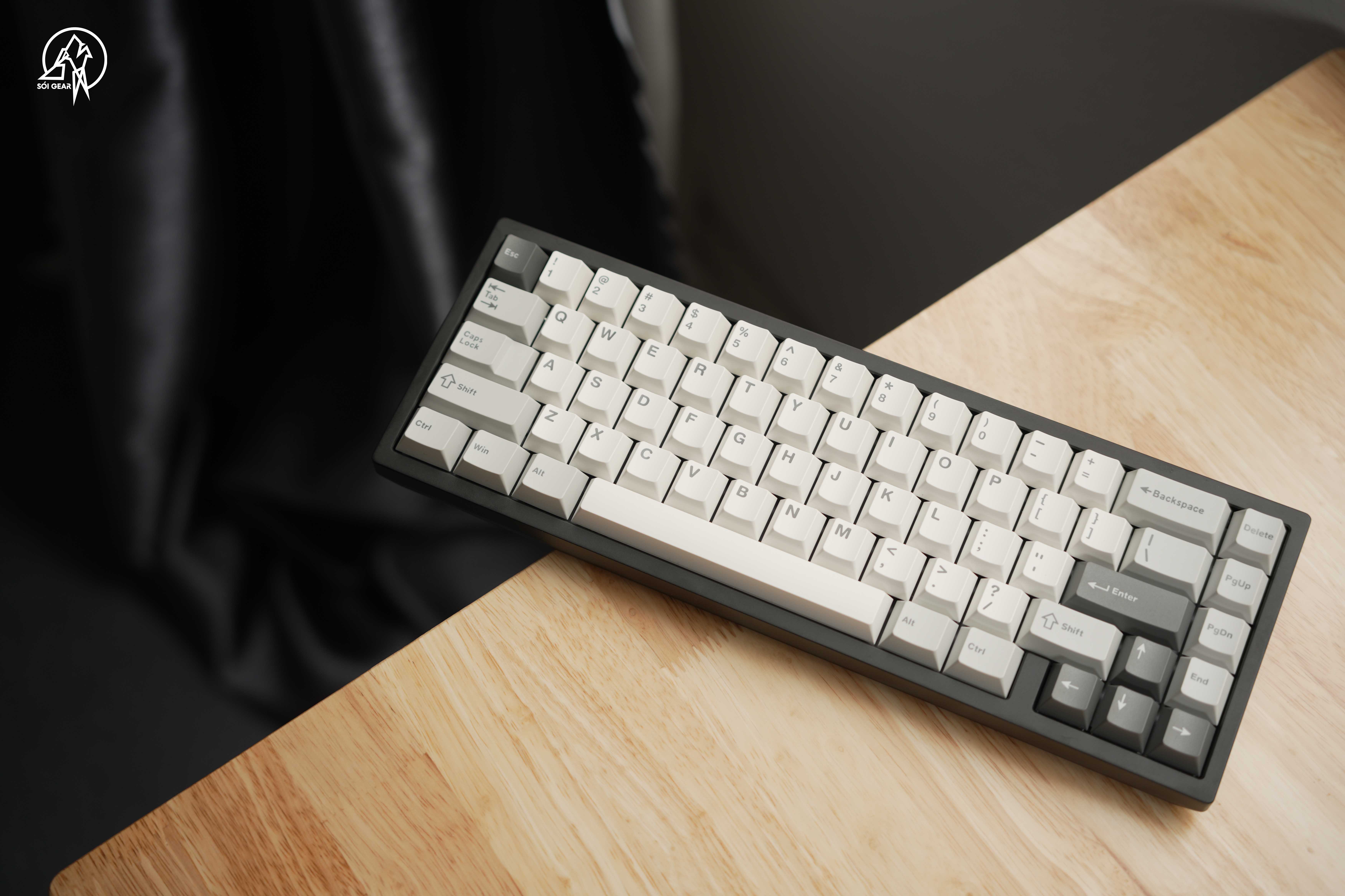 [Prebuilt by Sói] Mode Envoy Chassis Black - Keygeek Full Nylon - WS Gray Skies