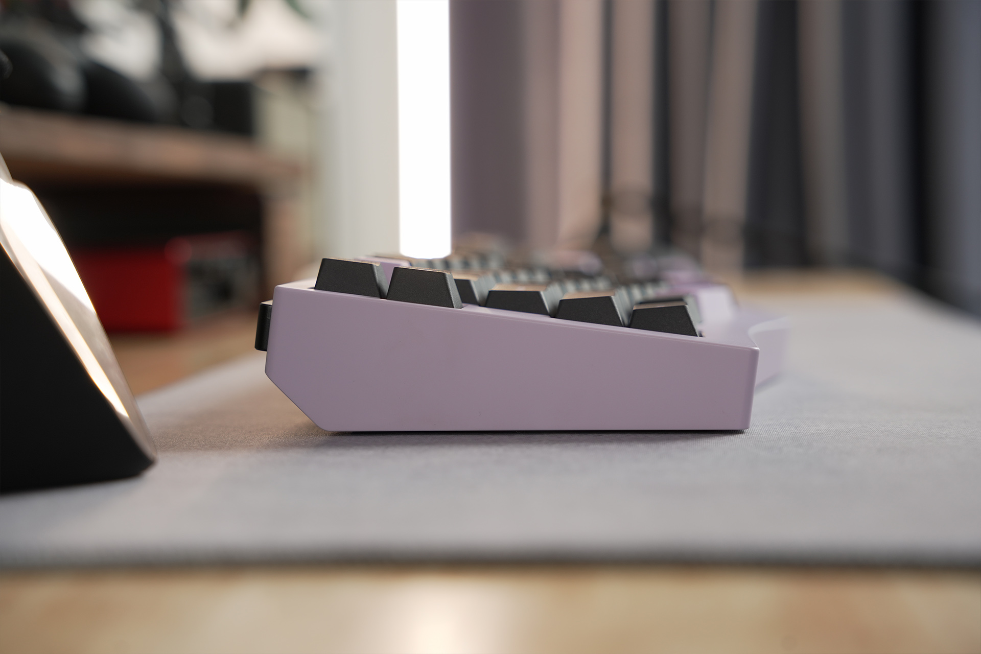 [Prebuilt by Sói] Sand Glass Ergo 70 E Purple - Cherry MX2A - Mintcaps Minimalist Black Purple PBT Dyesub