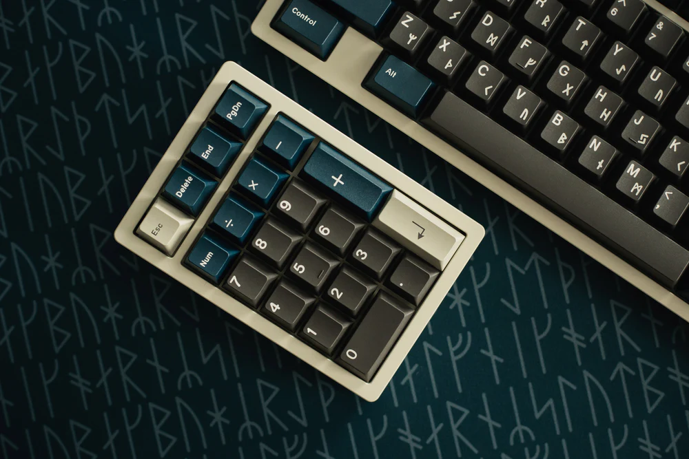 [In Stock] GMK Norse Keycap - Base + Novelties