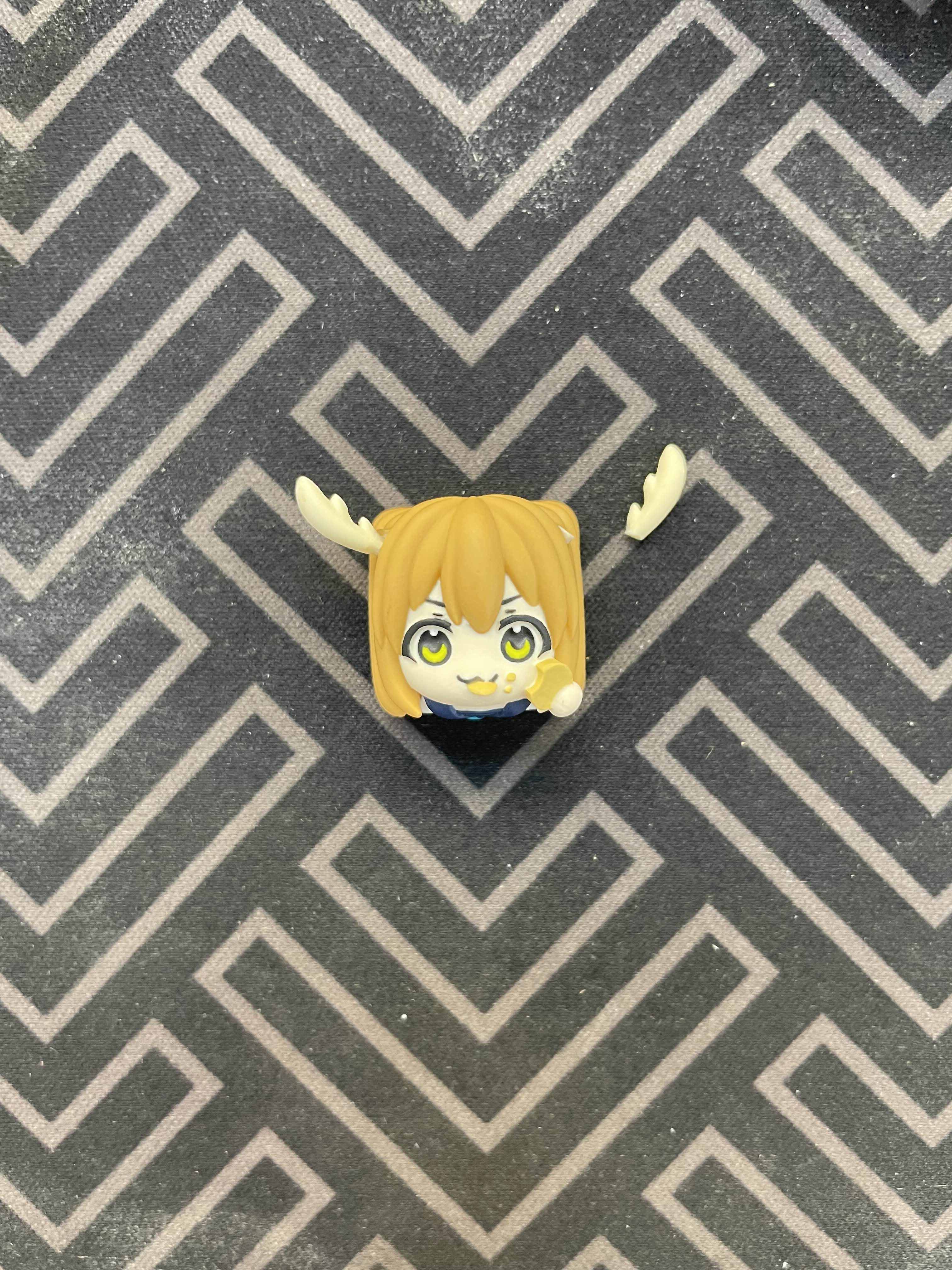 [Thanh lý] Keycap Artisan Lobo Kanoko ăn bánh (gãy sừng)