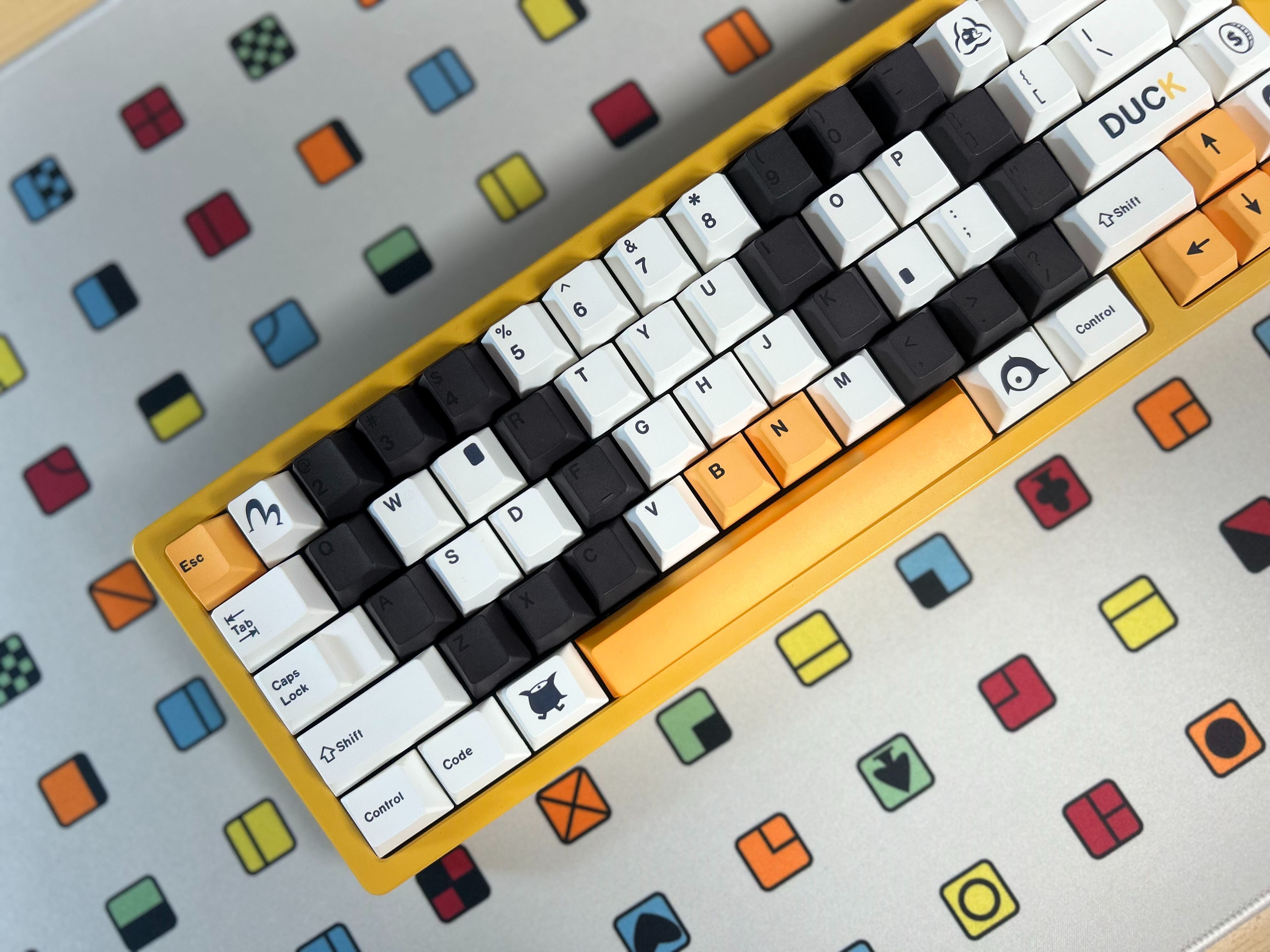 [In-Stock] Keycap Walker Cherry  Duck PBT Dyesub