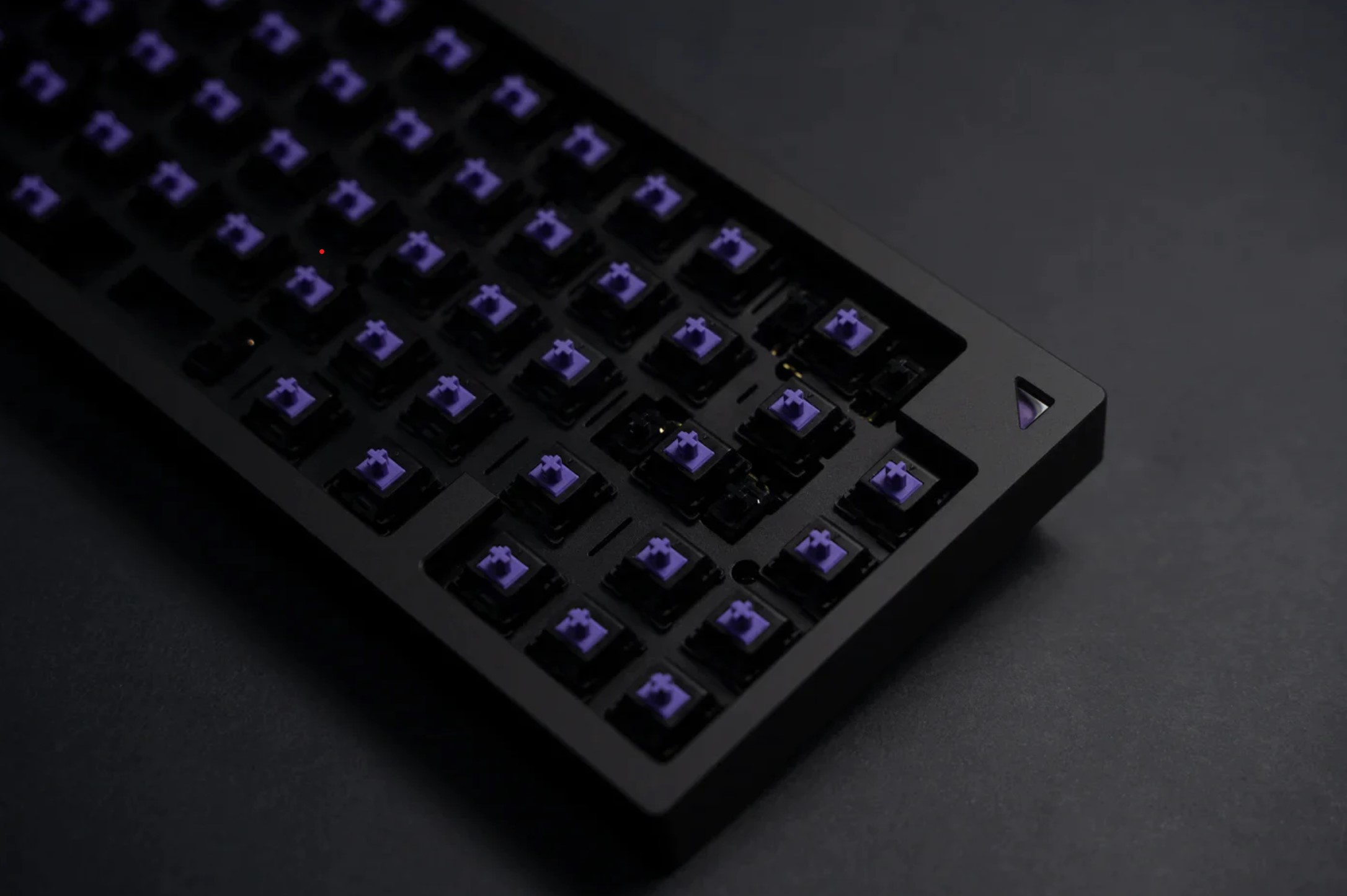 [In Stock] Switch Linear Vertex V1