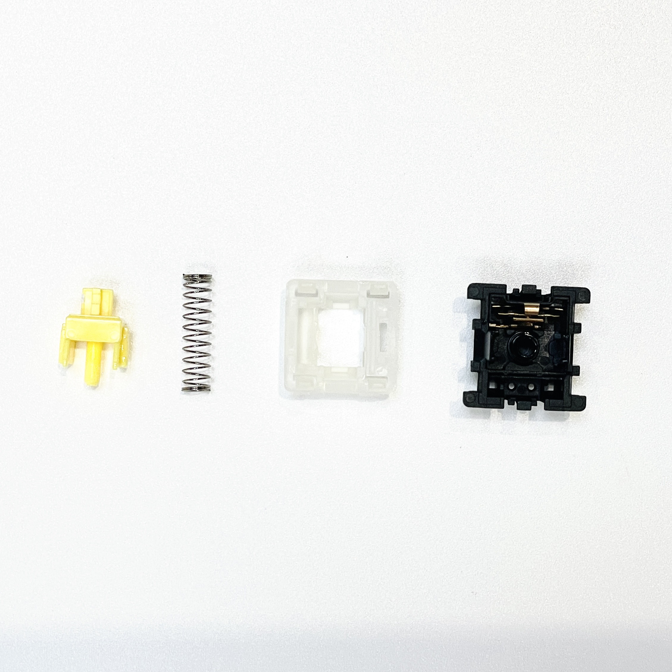 [In Stock] Switch Gateron Milky Yellow Black Bottom KS-3X47