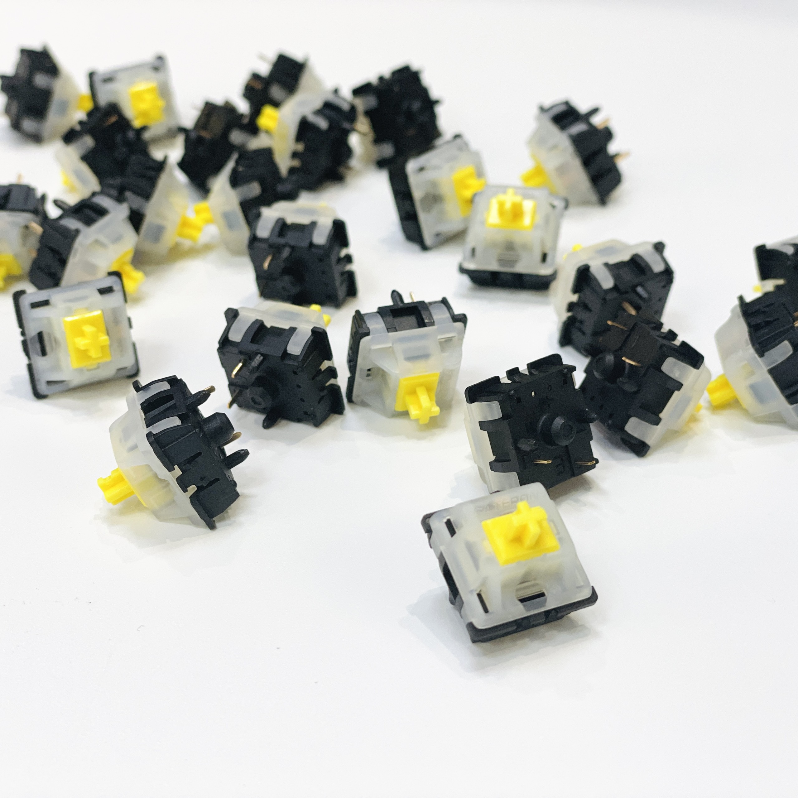 [In Stock] Switch Gateron Milky Yellow Black Bottom KS-3X47