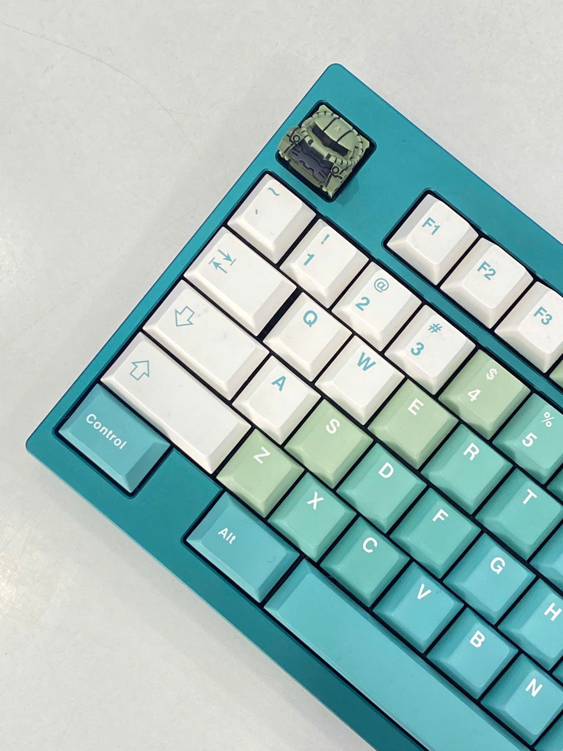 Keycap Lobo Artisan Gundam Zaku xanh (Hàng thanh lý)