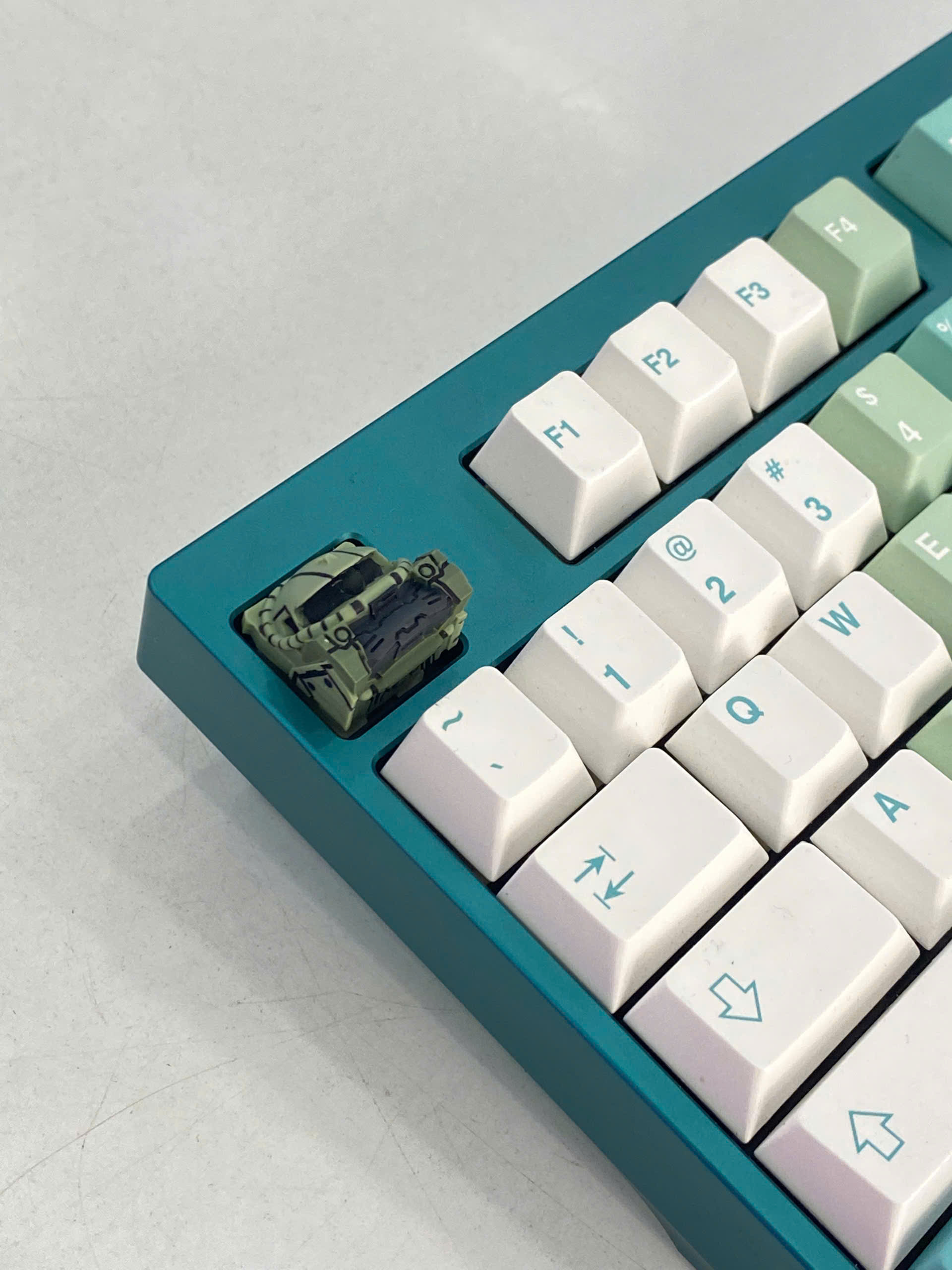 Keycap Lobo Artisan Gundam Zaku xanh (Hàng thanh lý)
