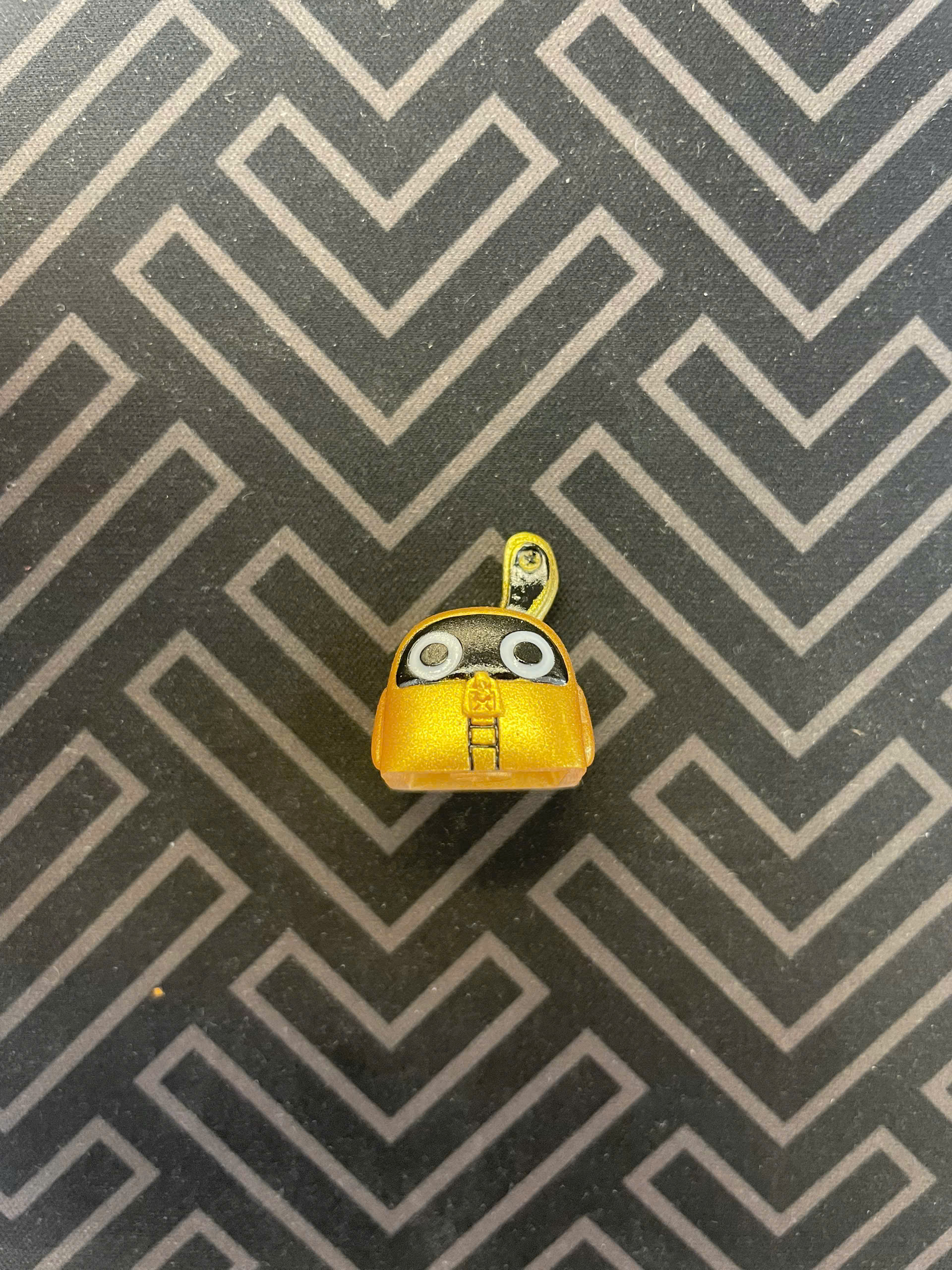 Keycap Lobo Artisan Zenless Zone Zero Bangboo - Bangboo golden đứng (Hàng thanh lý)