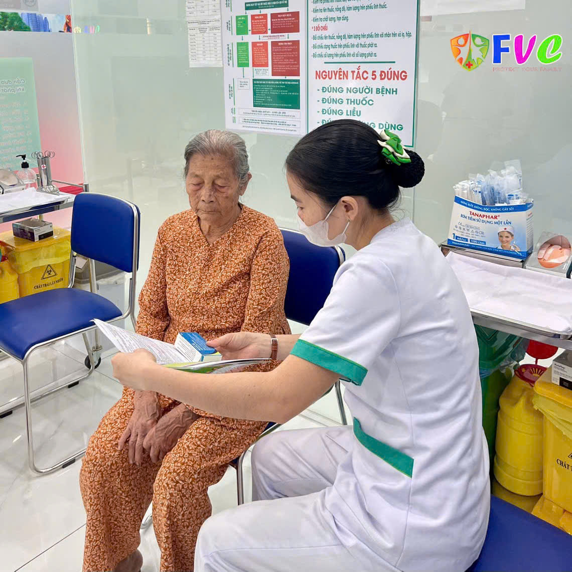 Tiêm Chủng - Lá chắn vững chắc cho sức khỏe người cao tuổi và người có bệnh lý nền